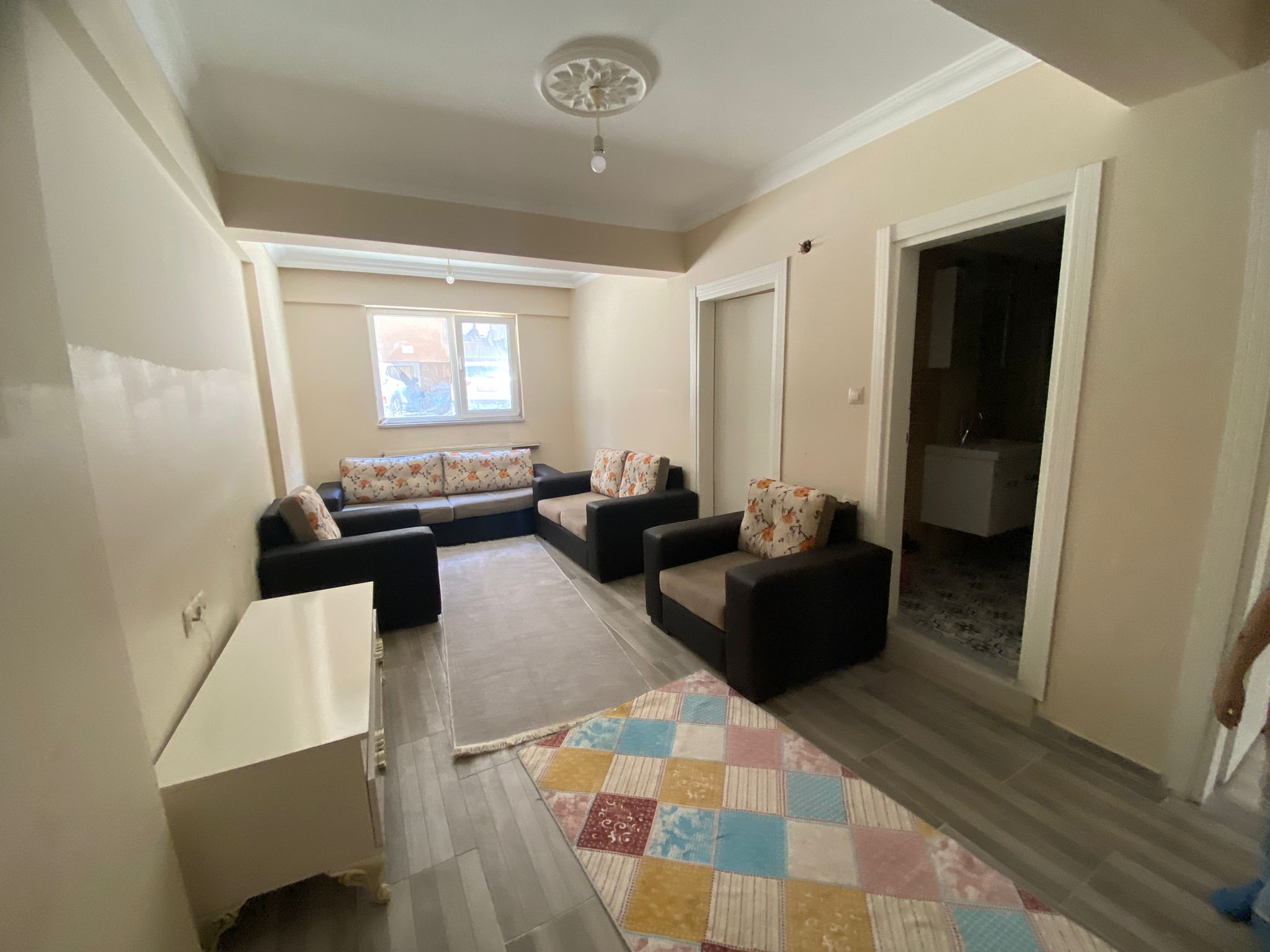 MANYAS EMLAKTAN 17 EYLÜL MAH. 3+1 120M2 GİRİŞ KAT SATILIK DAİRE