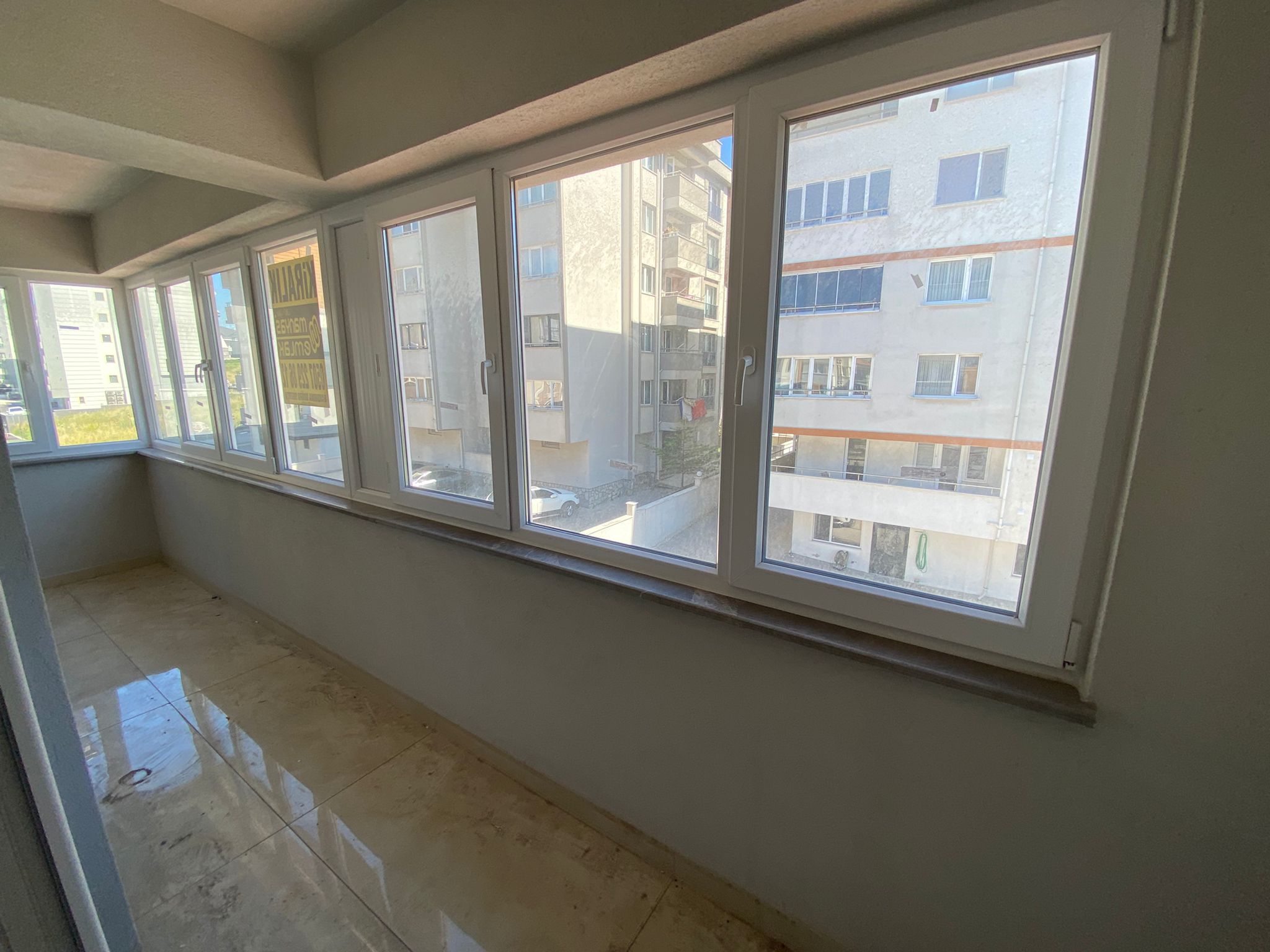 MANYAS EMLAKTAN PAŞAKENT MAH. 2+1 100M2 ARA KAT KİRALIK DAİRE