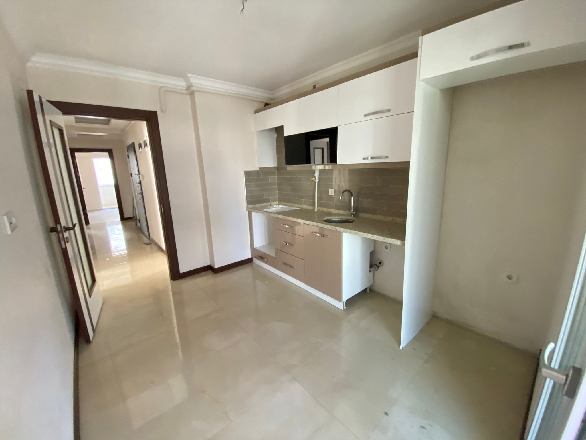 MANYAS EMLAKTAN PAŞAKENT MAH. 2+1 100M2 ARA KAT KİRALIK DAİRE