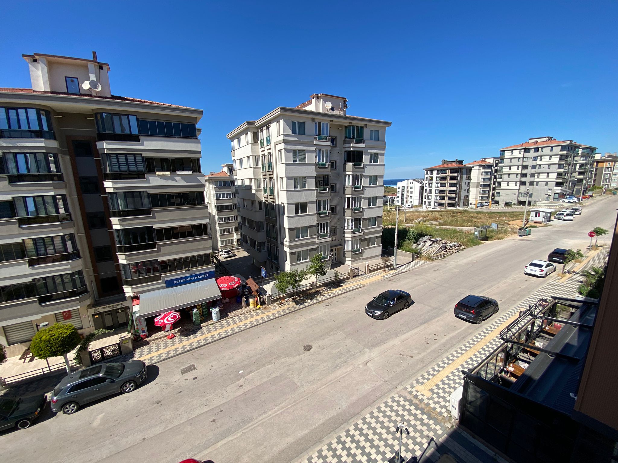MANYAS EMLAKTAN PAŞAKENT MAH. 2+1 100M2 ARA KAT KİRALIK DAİRE