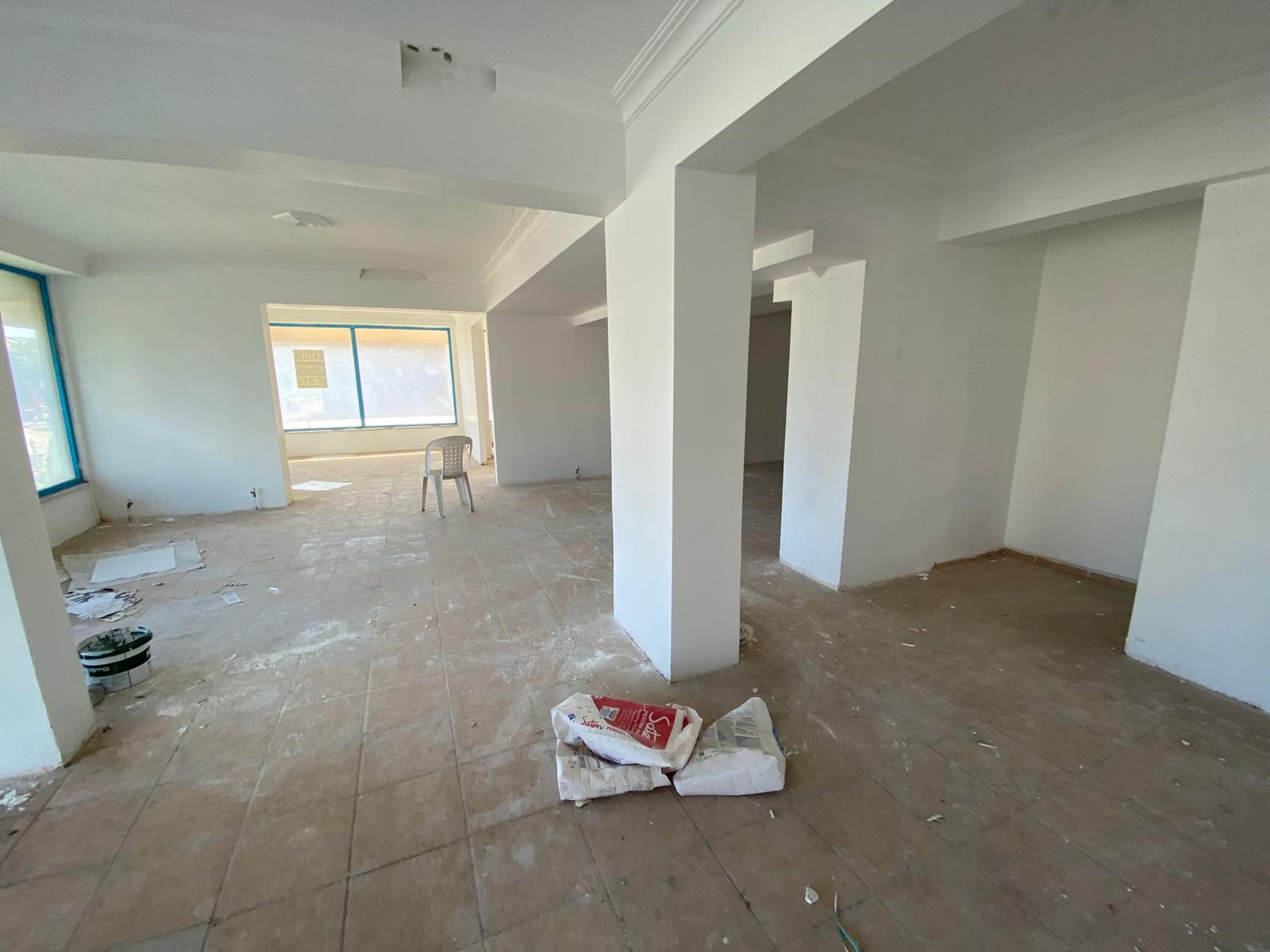 MANYAS EMLAKTAN LEVENT MAH. CADDE ÜZERİ 320M2 SATILIK DÜKKAN