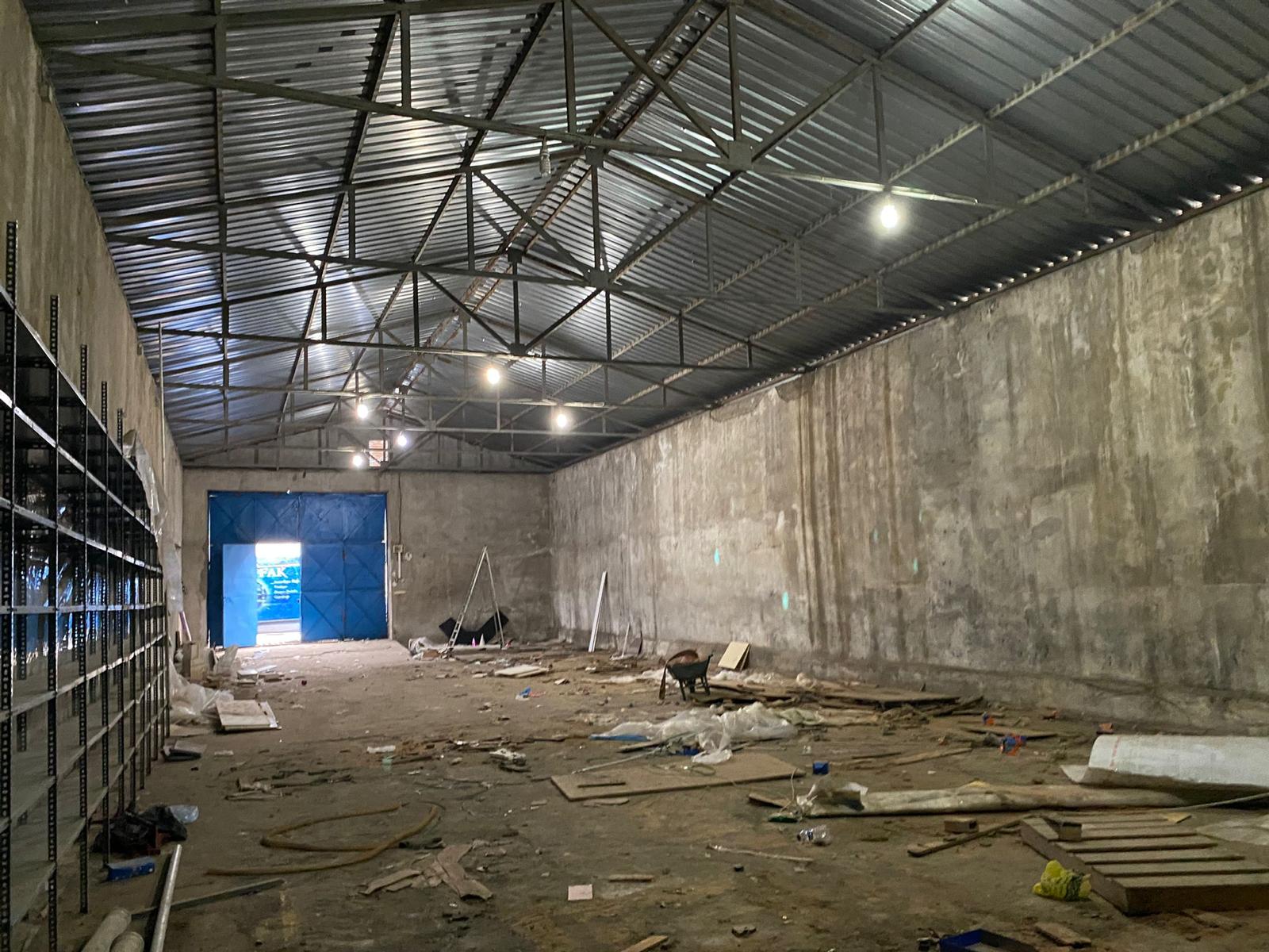 MANYAS EMLAKTAN SUNULLAH MAH. TEK KAT GİRİŞ 250M2 KİRLIK DÜKKAN