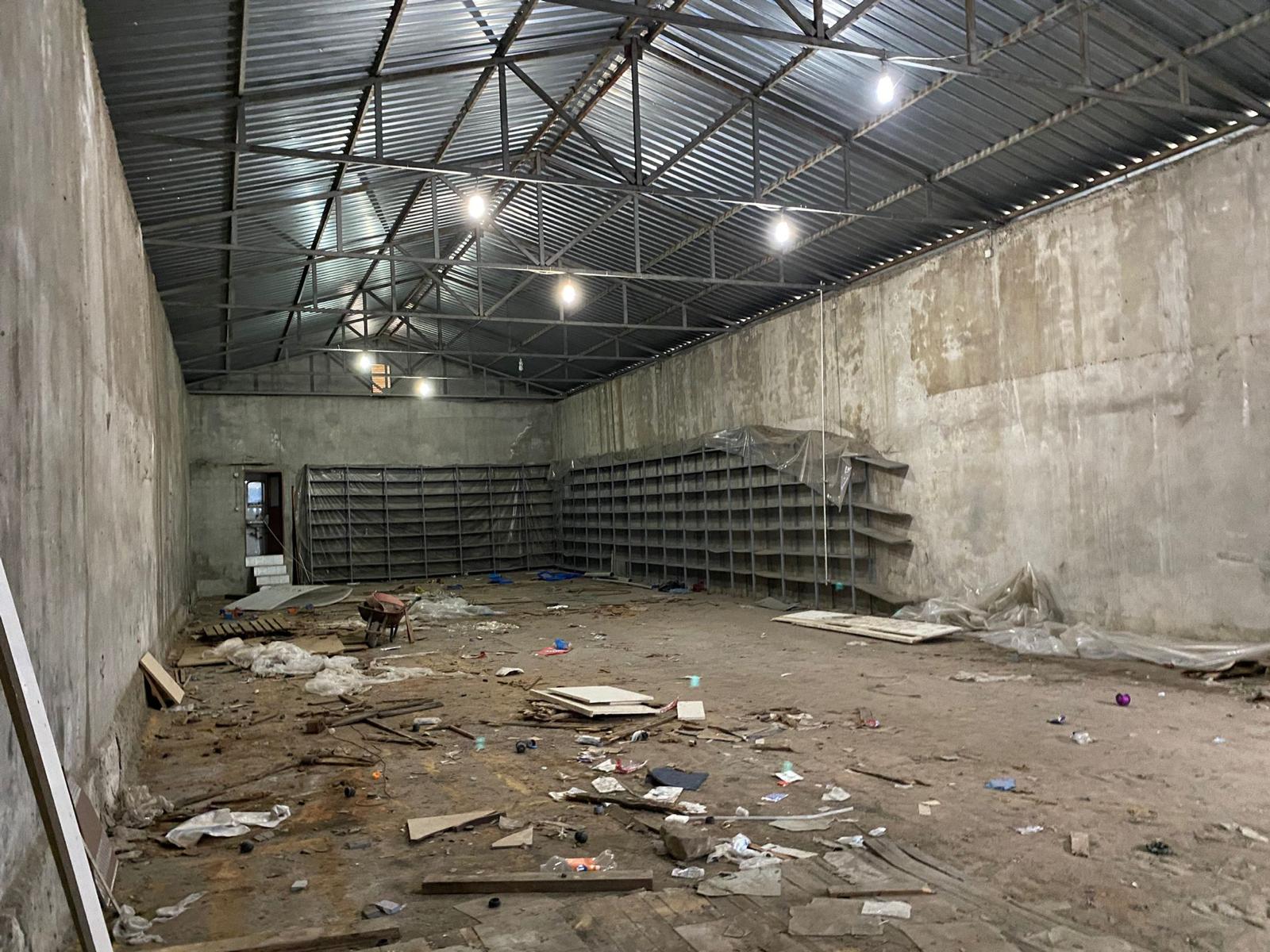 MANYAS EMLAKTAN SUNULLAH MAH. TEK KAT GİRİŞ 250M2 KİRLIK DÜKKAN