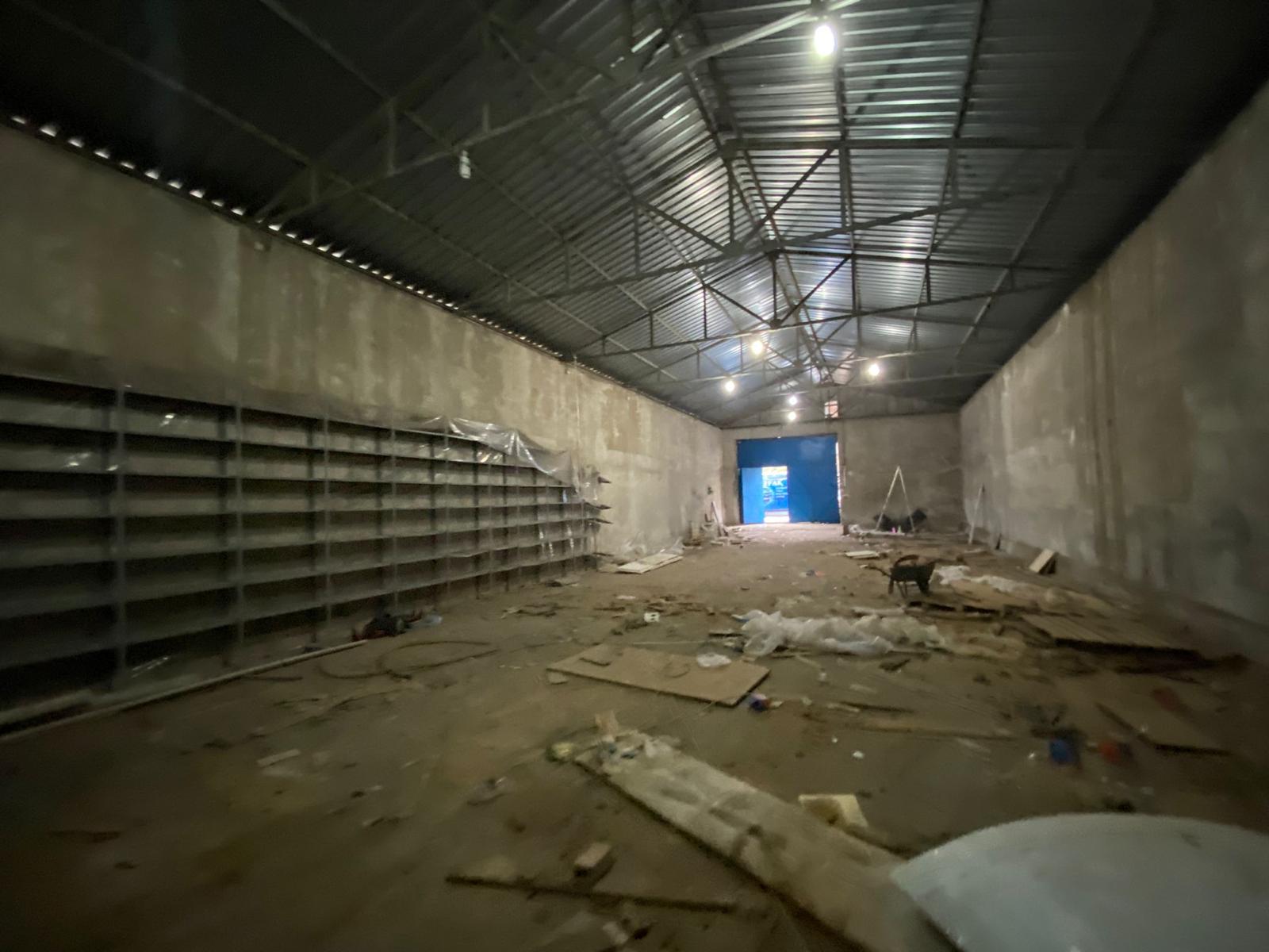 MANYAS EMLAKTAN SUNULLAH MAH. TEK KAT GİRİŞ 250M2 KİRLIK DÜKKAN