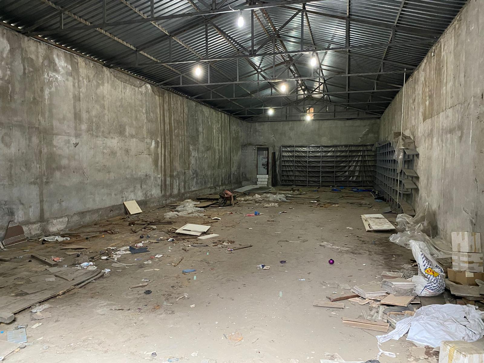 MANYAS EMLAKTAN SUNULLAH MAH. TEK KAT GİRİŞ 250M2 KİRLIK DÜKKAN