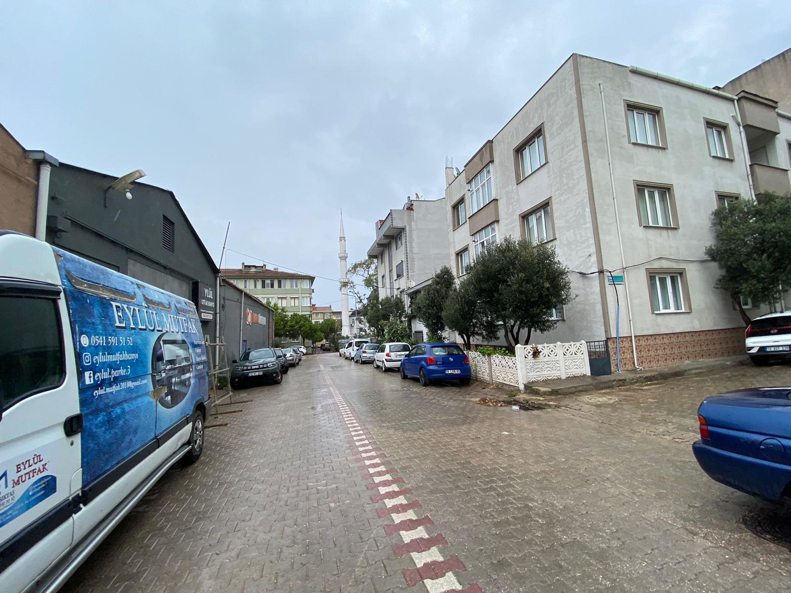 MANYAS EMLAKTAN SUNULLAH MAH. TEK KAT GİRİŞ 250M2 KİRLIK DÜKKAN