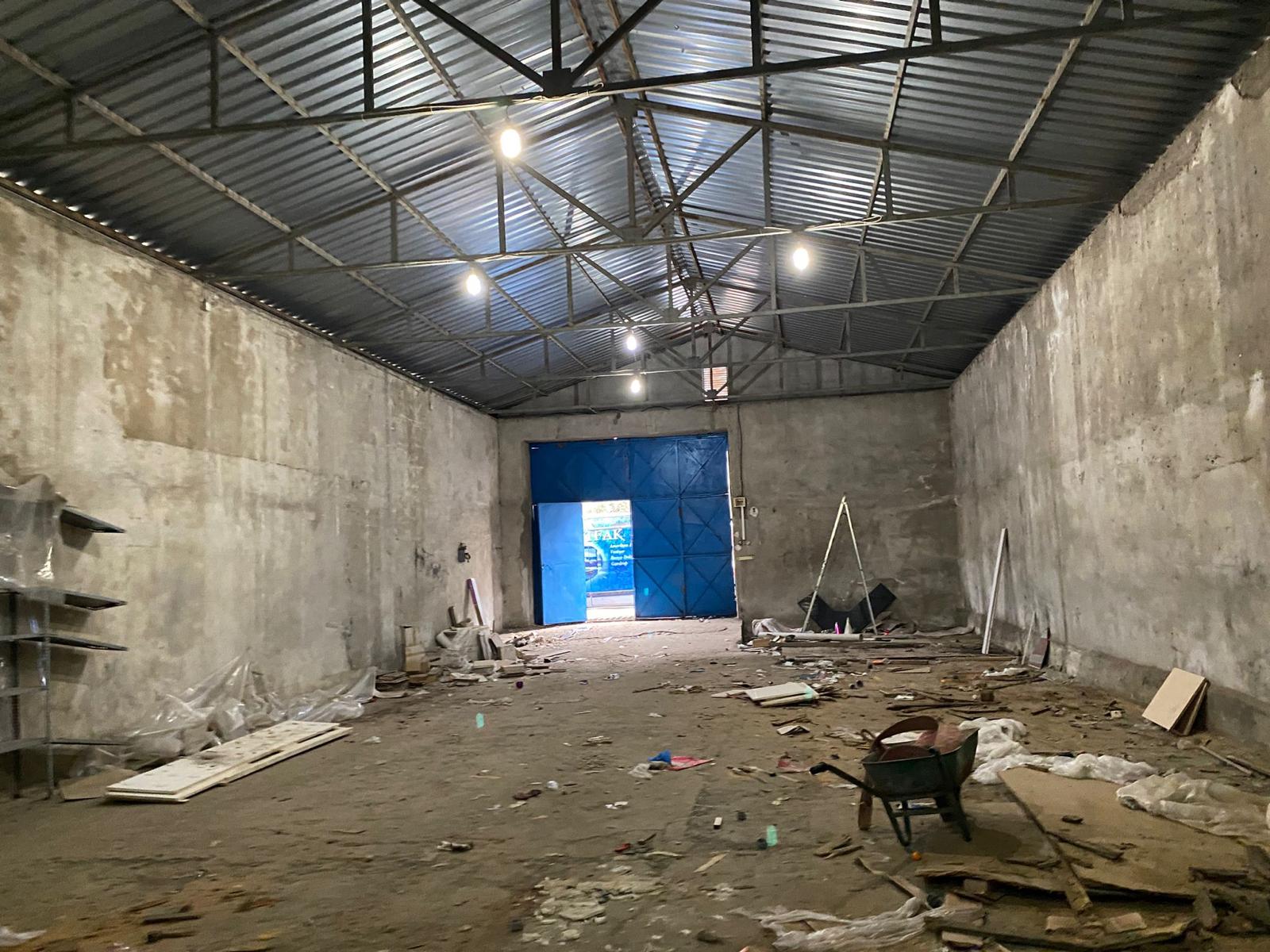 MANYAS EMLAKTAN SUNULLAH MAH. TEK KAT GİRİŞ 250M2 KİRLIK DÜKKAN