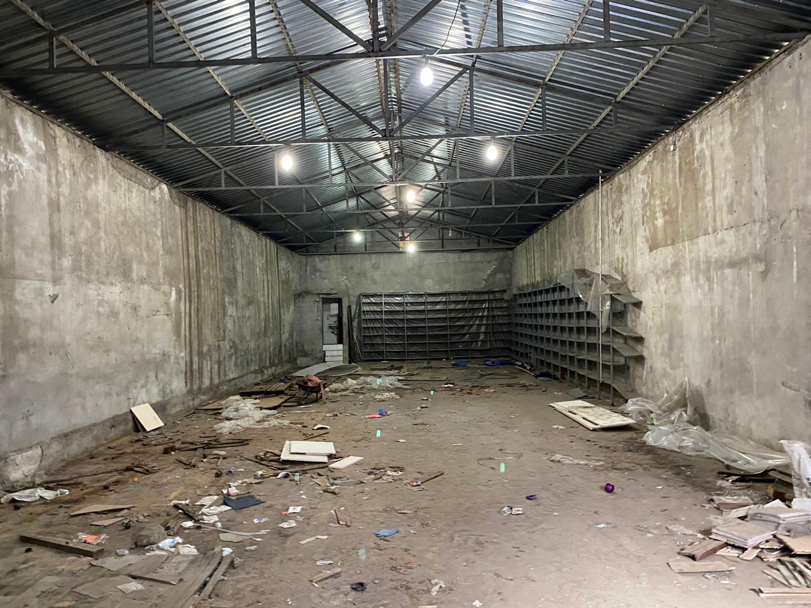 MANYAS EMLAKTAN SUNULLAH MAH. TEK KAT GİRİŞ 250M2 KİRLIK DÜKKAN
