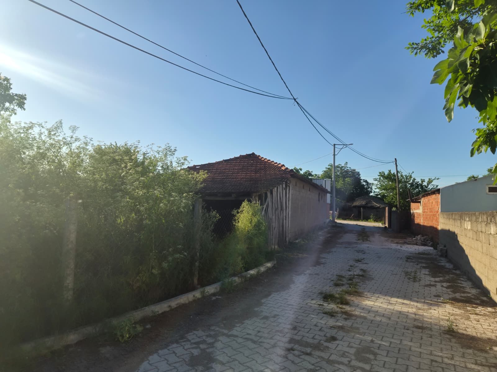 MANYAS EMLAKTAN ÇAKIRCA MAH. KÖY İÇİNDE MÜSTAKİL SATILIK ARSA