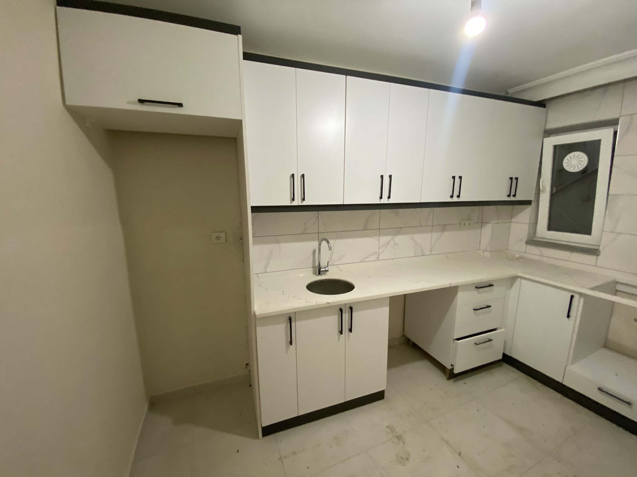MANYAS EMLAKTAN SUNULLAH MH. 2+1 SIFIR TADİLATLI KİRALIK DAİRE