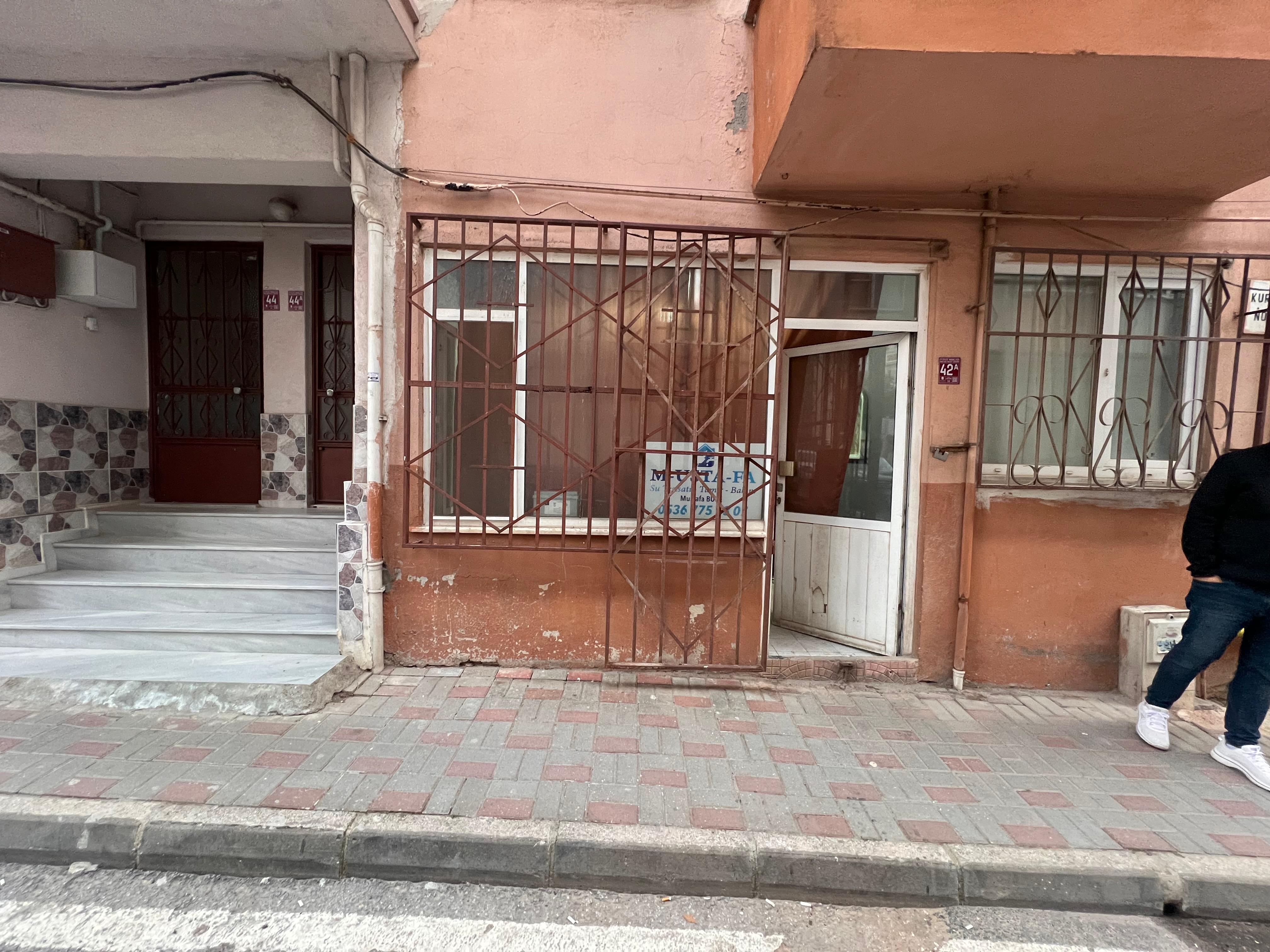 MANYAS EMLAKTAN 17 EYLÜL MAH 30M2 SATILIK DÜKKAN DEPO