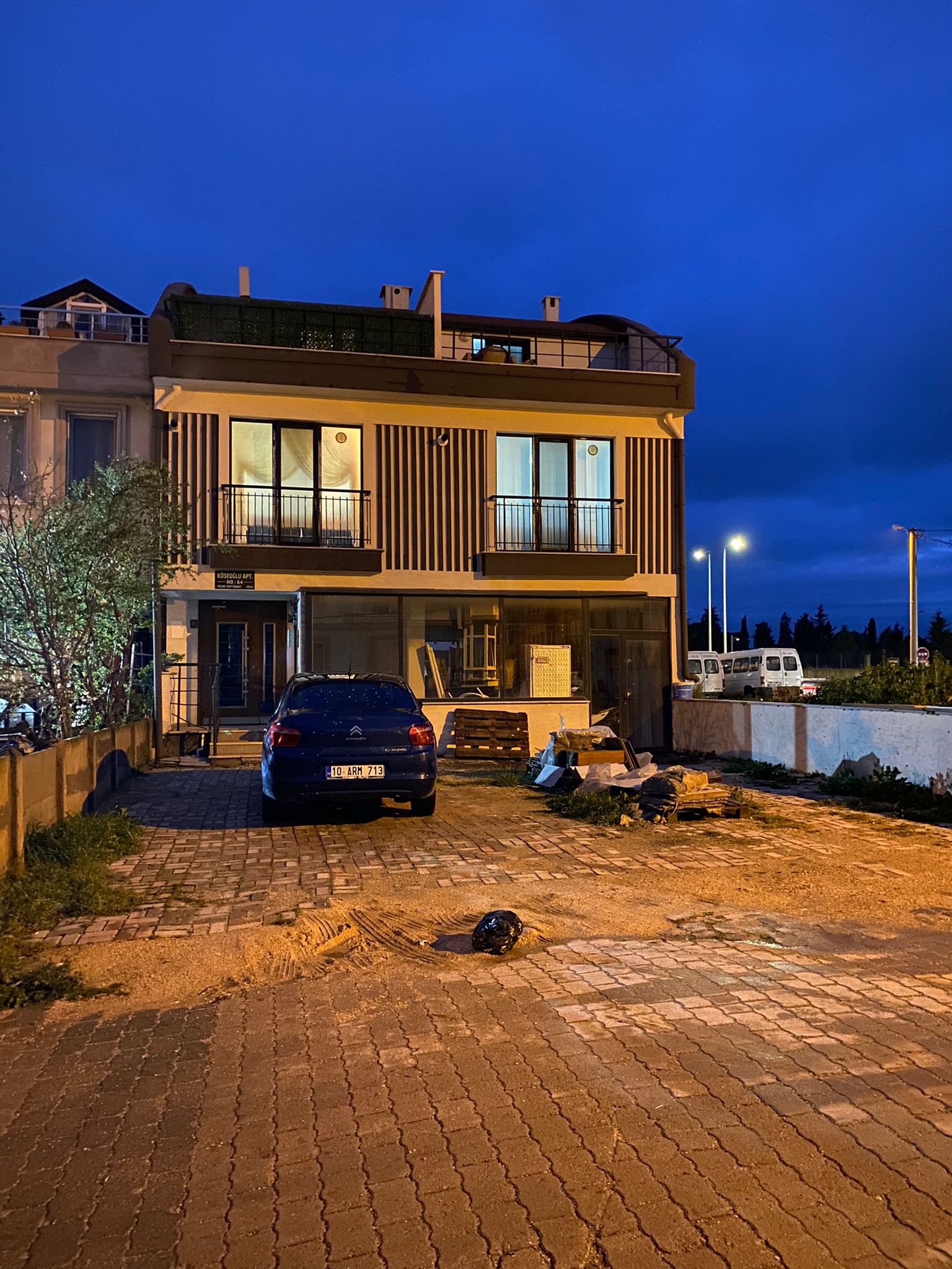 MANYAS EMLAKTAN SUNULLAH MAH.ANA YOL ÜZERİ KİRALIK OFİS DAİRE