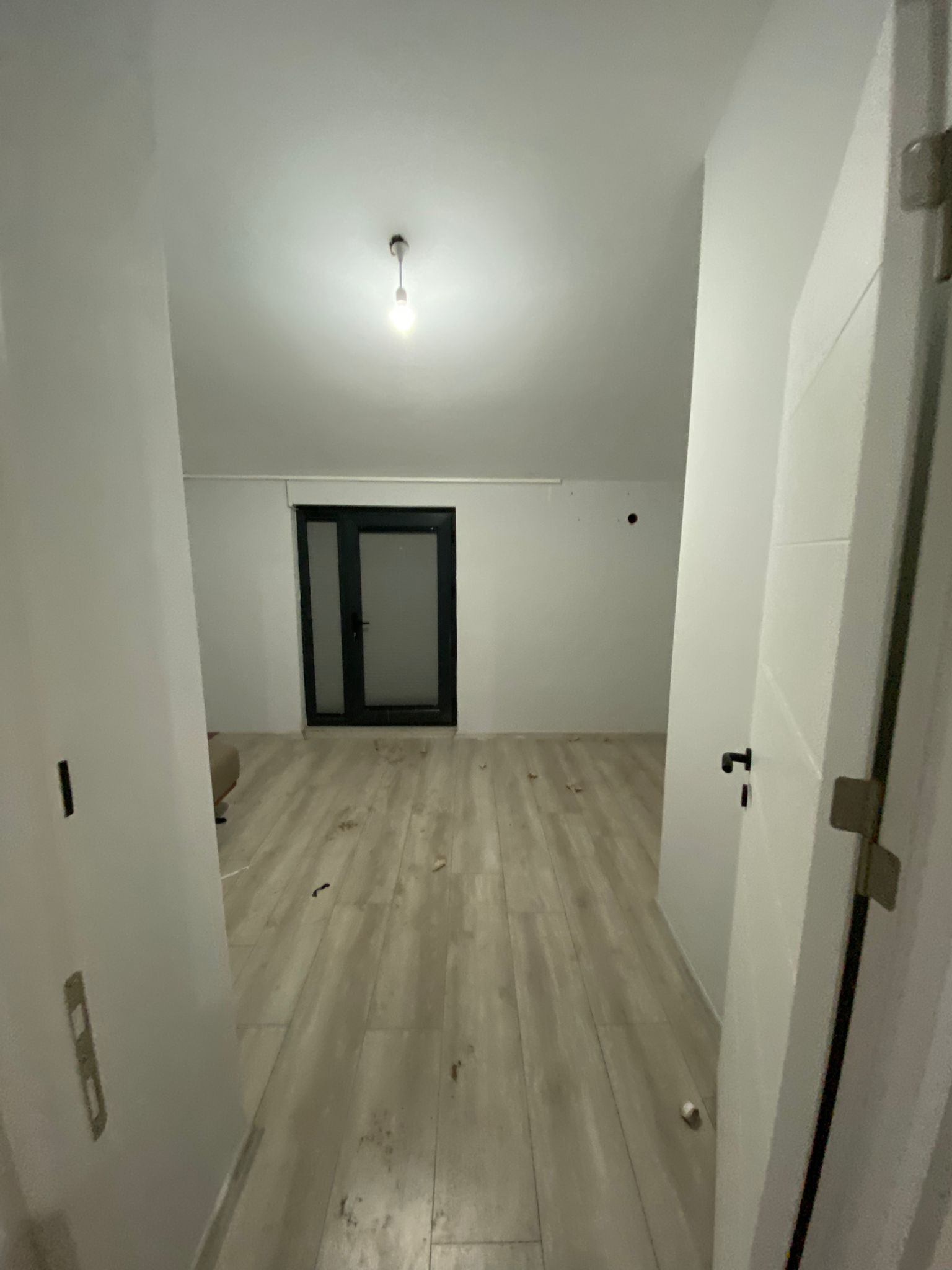 MANYAS EMLAKTAN SUNULLAH MAH.ANA YOL ÜZERİ KİRALIK OFİS DAİRE