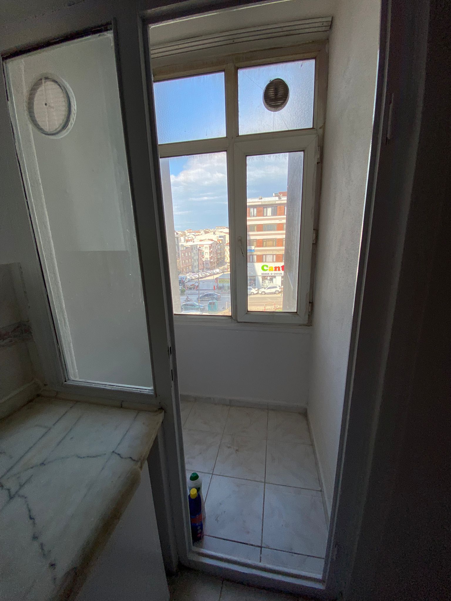 MANYAS EMLAKTAN 17 EYLÜL MAH. ARA KAT 3+1 120M2 KİRALIK DAİRE
