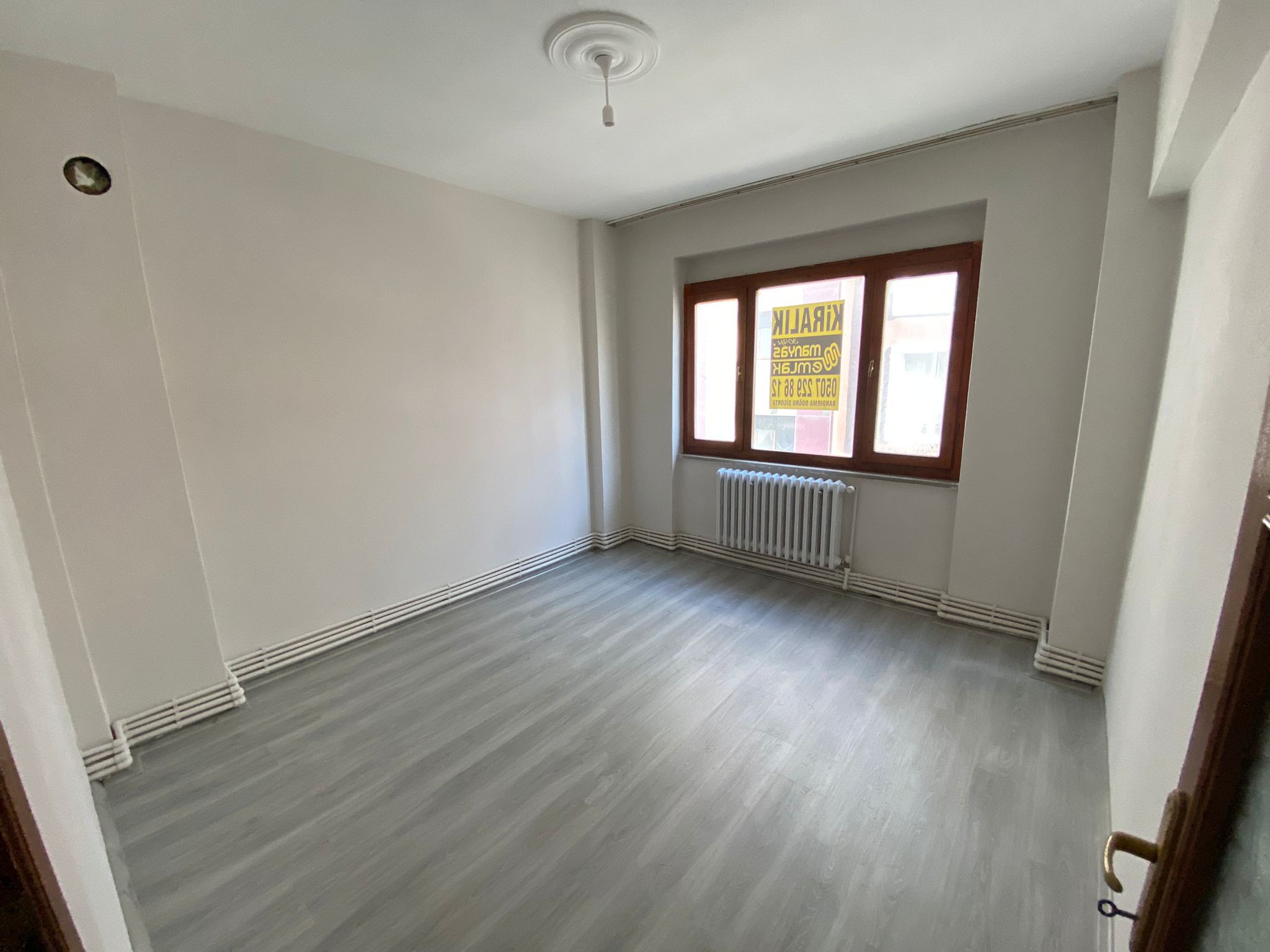 MANYAS EMLAKTAN 17 EYLÜL MAH. ARA KAT 3+1 120M2 KİRALIK DAİRE