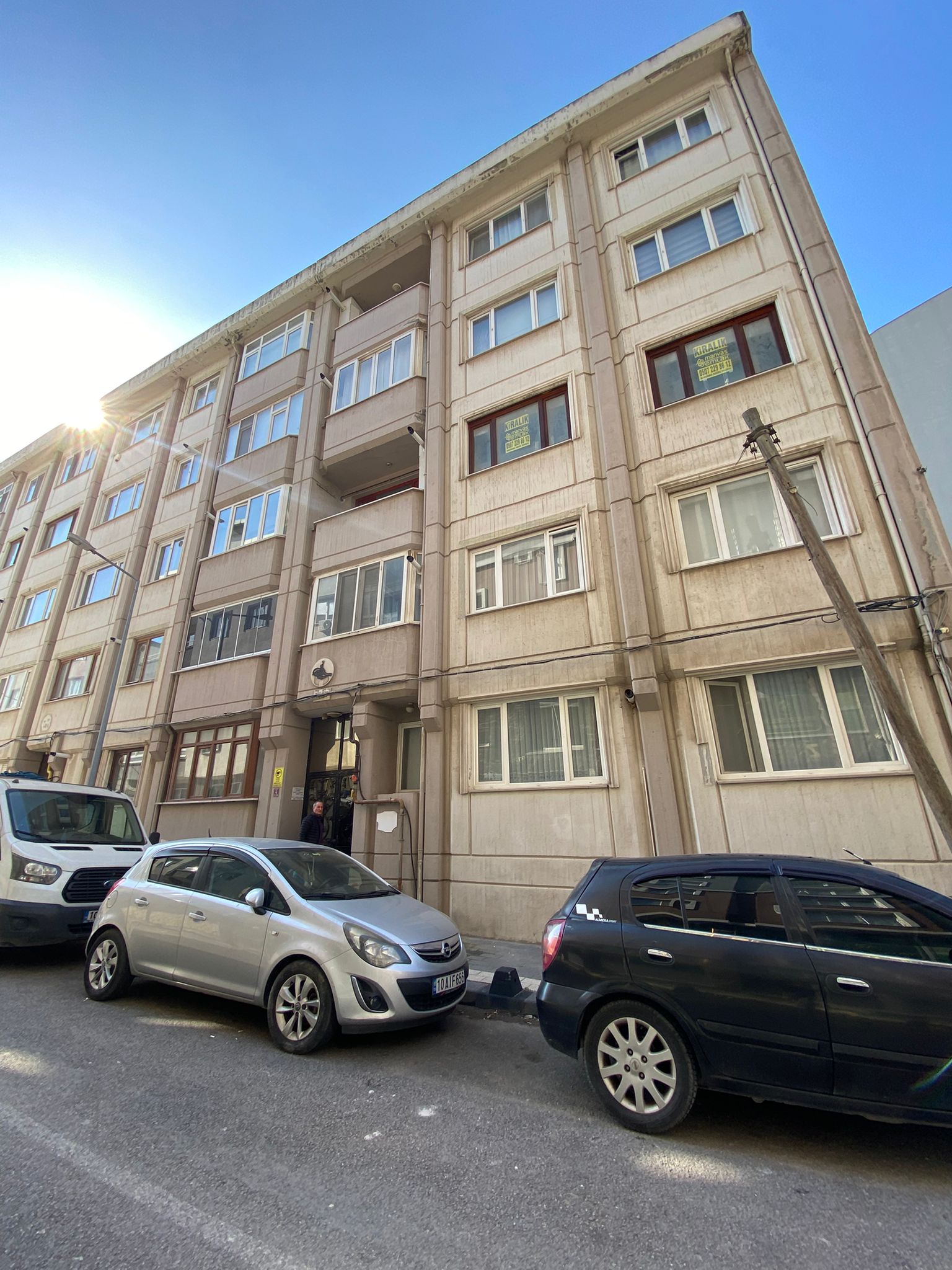 MANYAS EMLAKTAN 17 EYLÜL MAH. ARA KAT 3+1 120M2 KİRALIK DAİRE