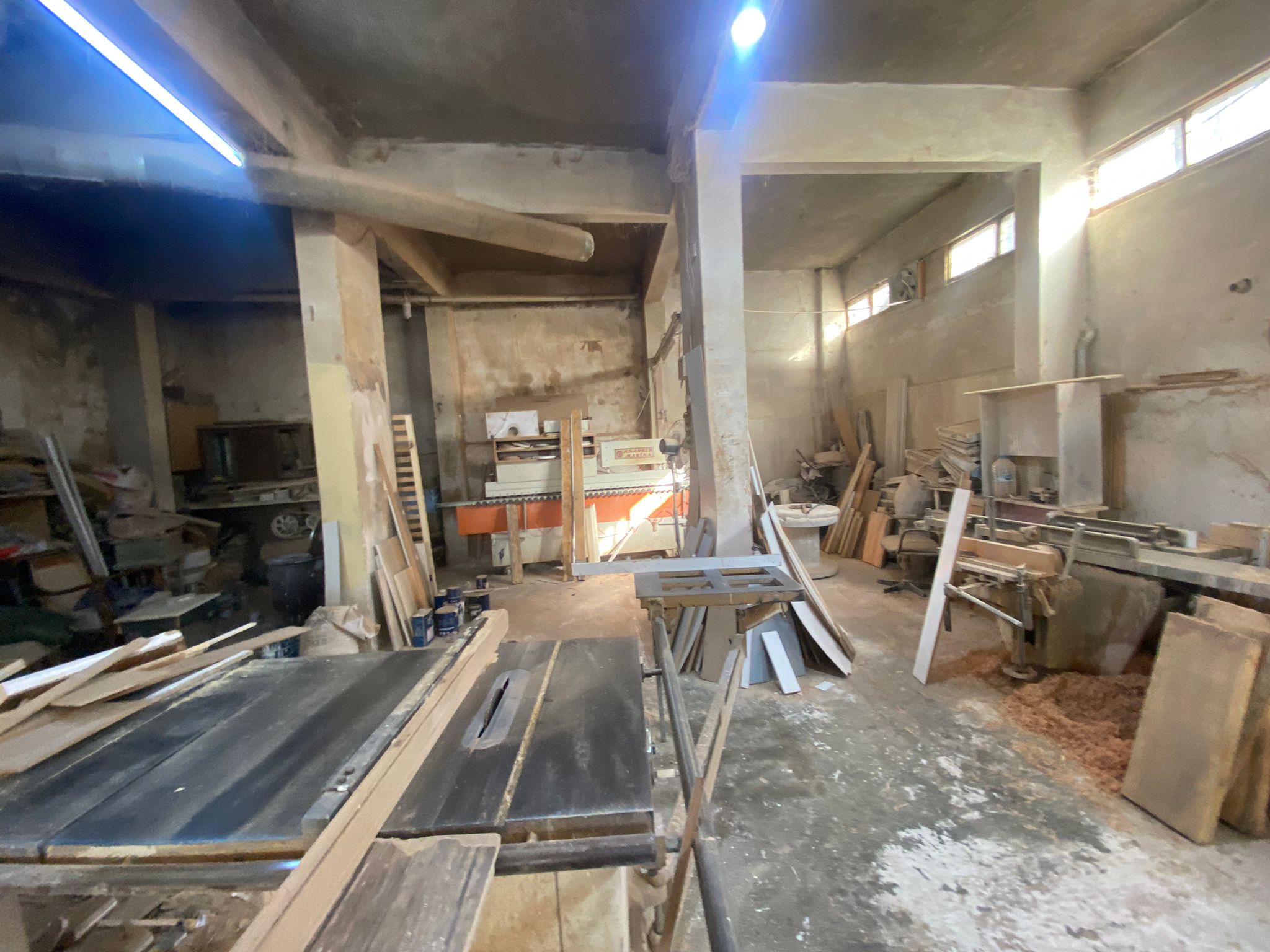 MANYAS EMLAKTAN SUNULLAH MAH.PZT PAZARINDA 120M2 SATILIK DÜKKAN
