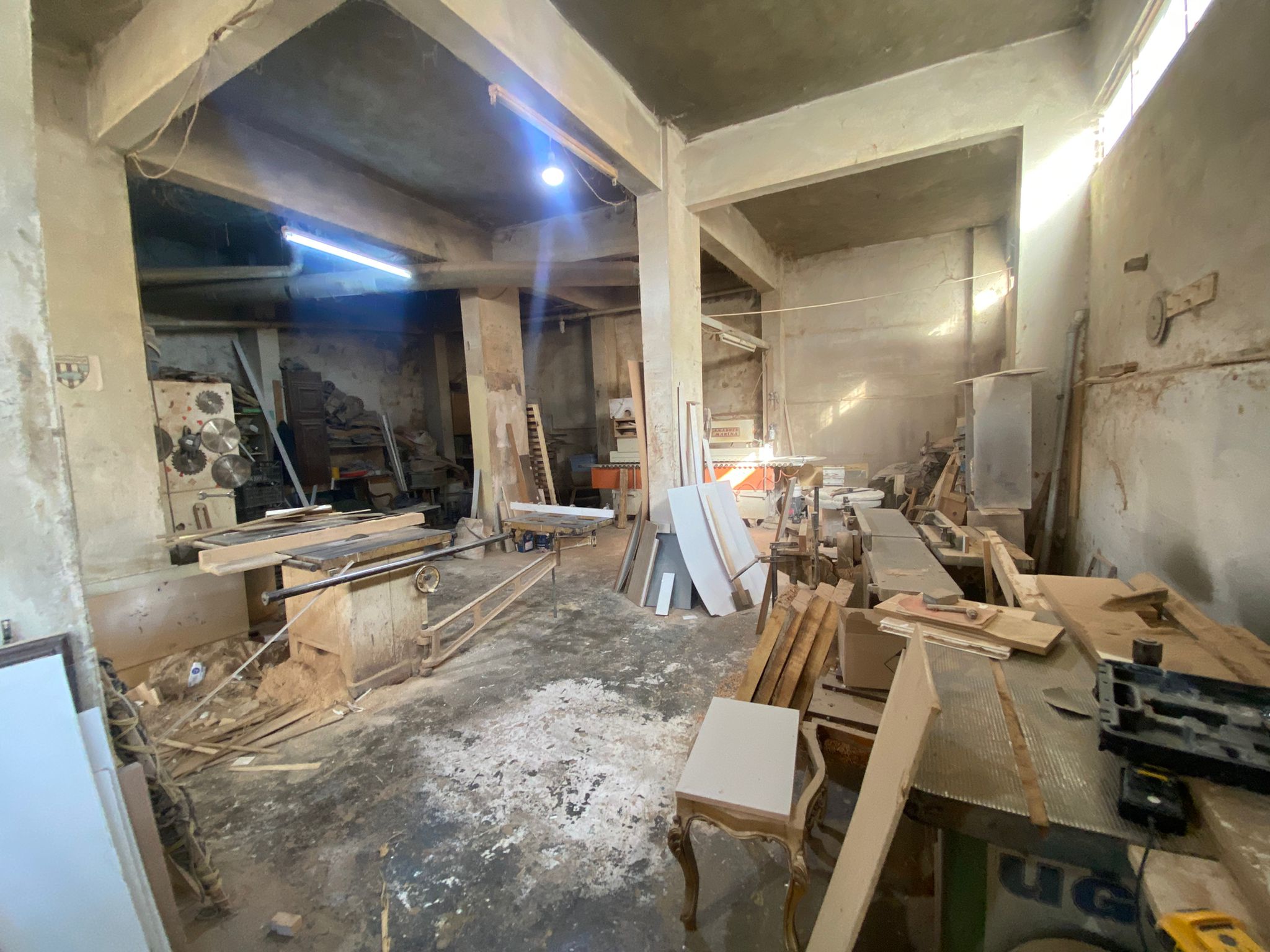 MANYAS EMLAKTAN SUNULLAH MAH.PZT PAZARINDA 120M2 SATILIK DÜKKAN