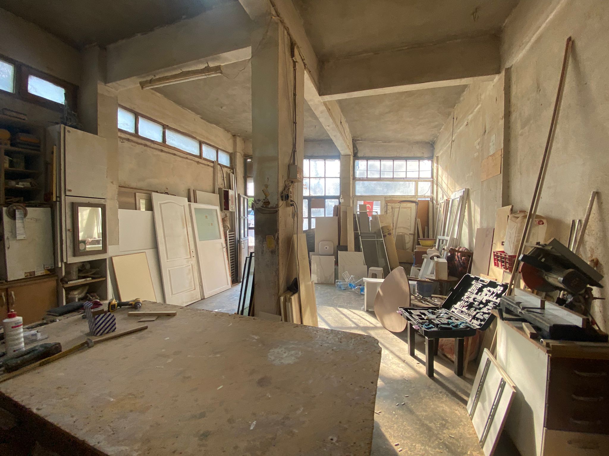 MANYAS EMLAKTAN SUNULLAH MAH.PZT PAZARINDA 120M2 SATILIK DÜKKAN