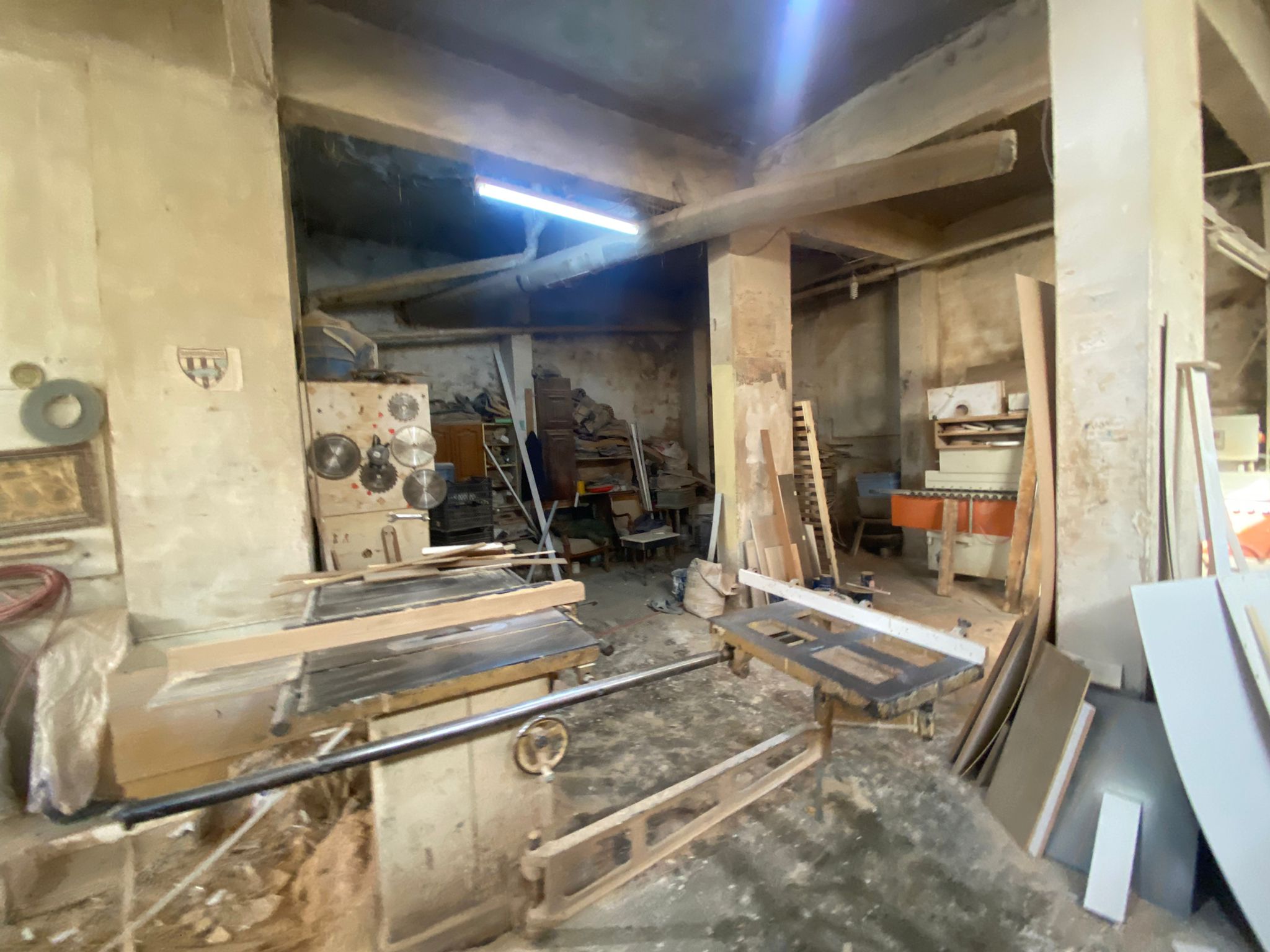 MANYAS EMLAKTAN SUNULLAH MAH.PZT PAZARINDA 120M2 SATILIK DÜKKAN