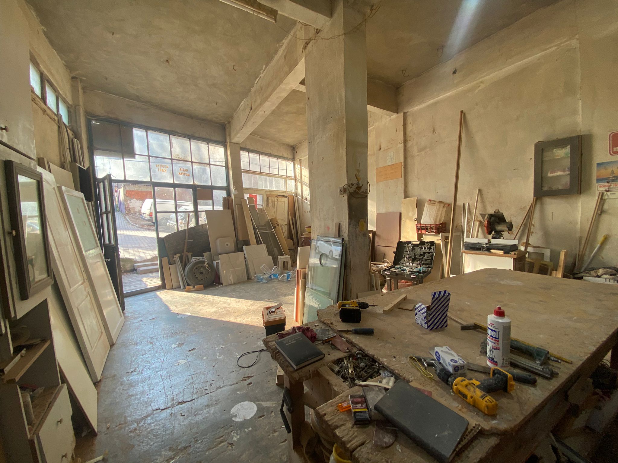 MANYAS EMLAKTAN SUNULLAH MAH.PZT PAZARINDA 120M2 SATILIK DÜKKAN