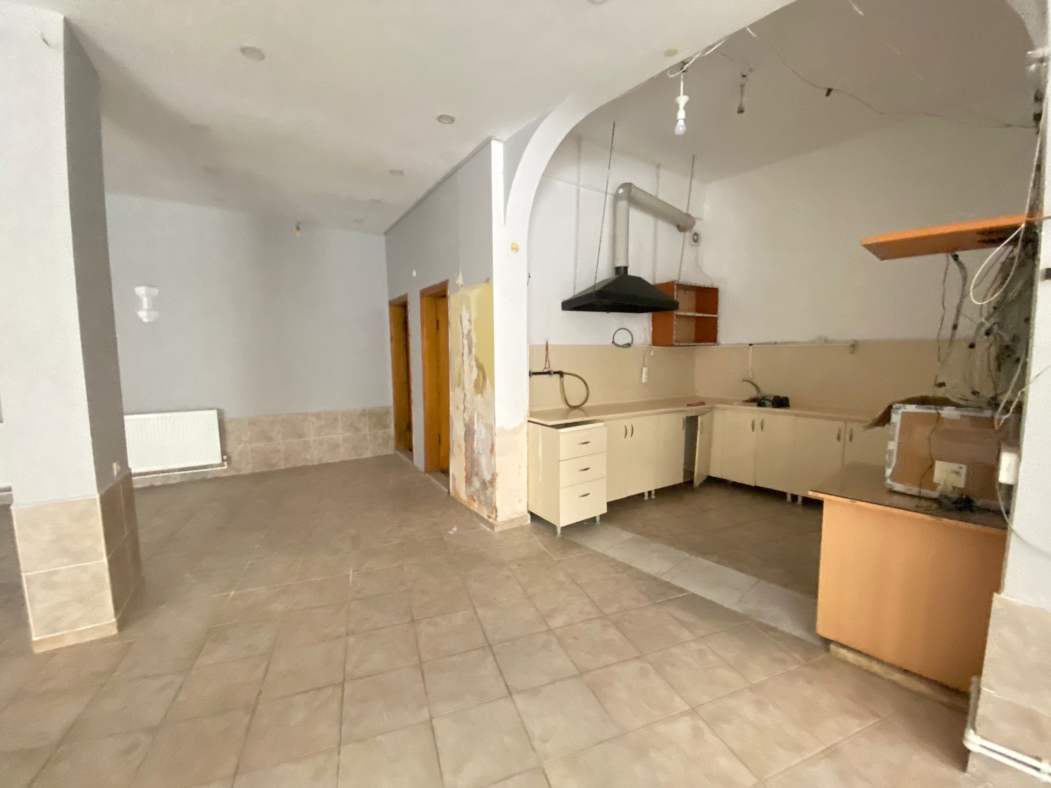 MANYAS EMLAKTAN SUNULLAH MAH. MEYDANDA 150M2 SATILIK DÜKKAN
