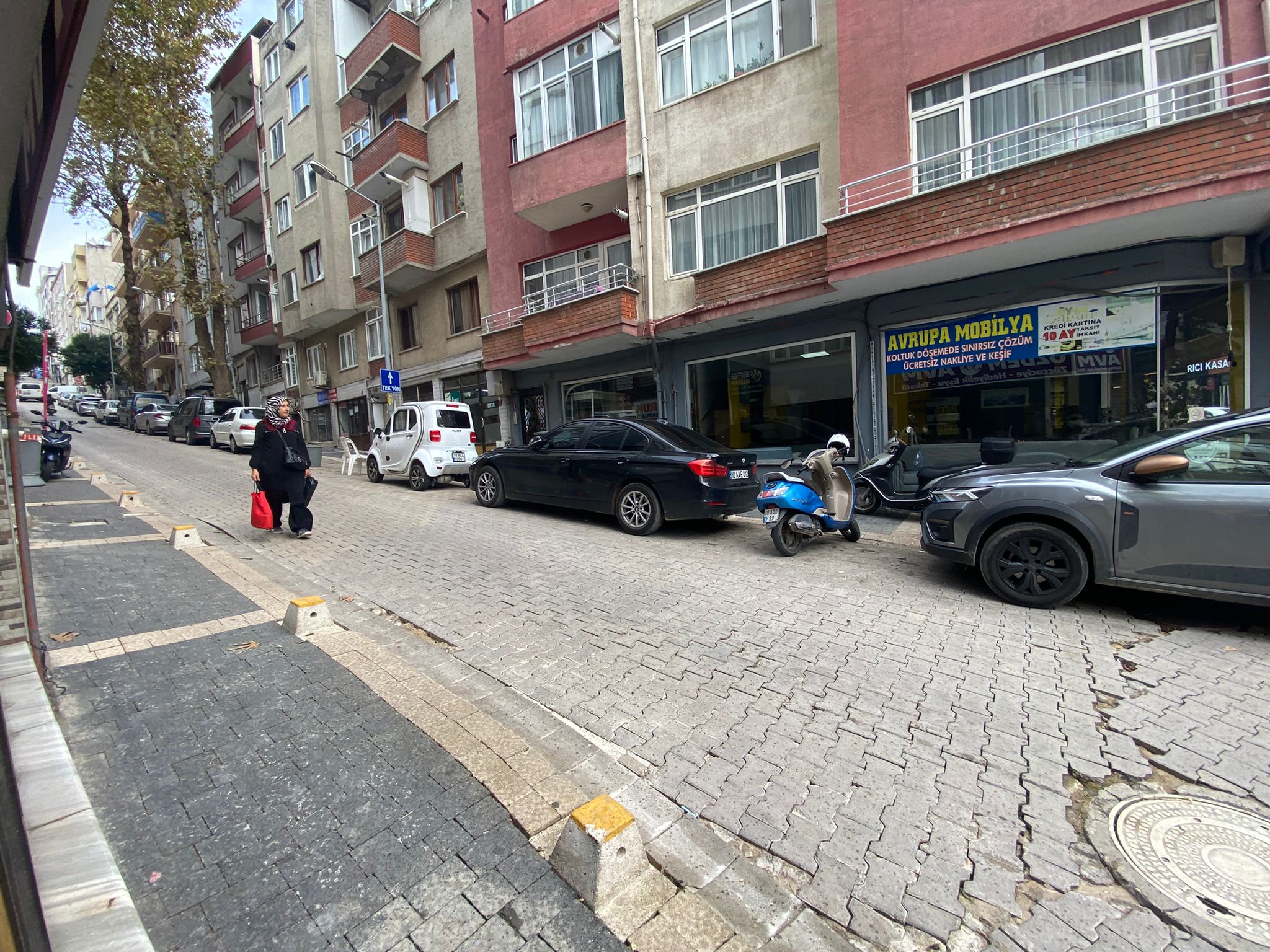 MANYAS EMLAKTAN SUNULLAH MAH. MEYDANDA 150M2 SATILIK DÜKKAN