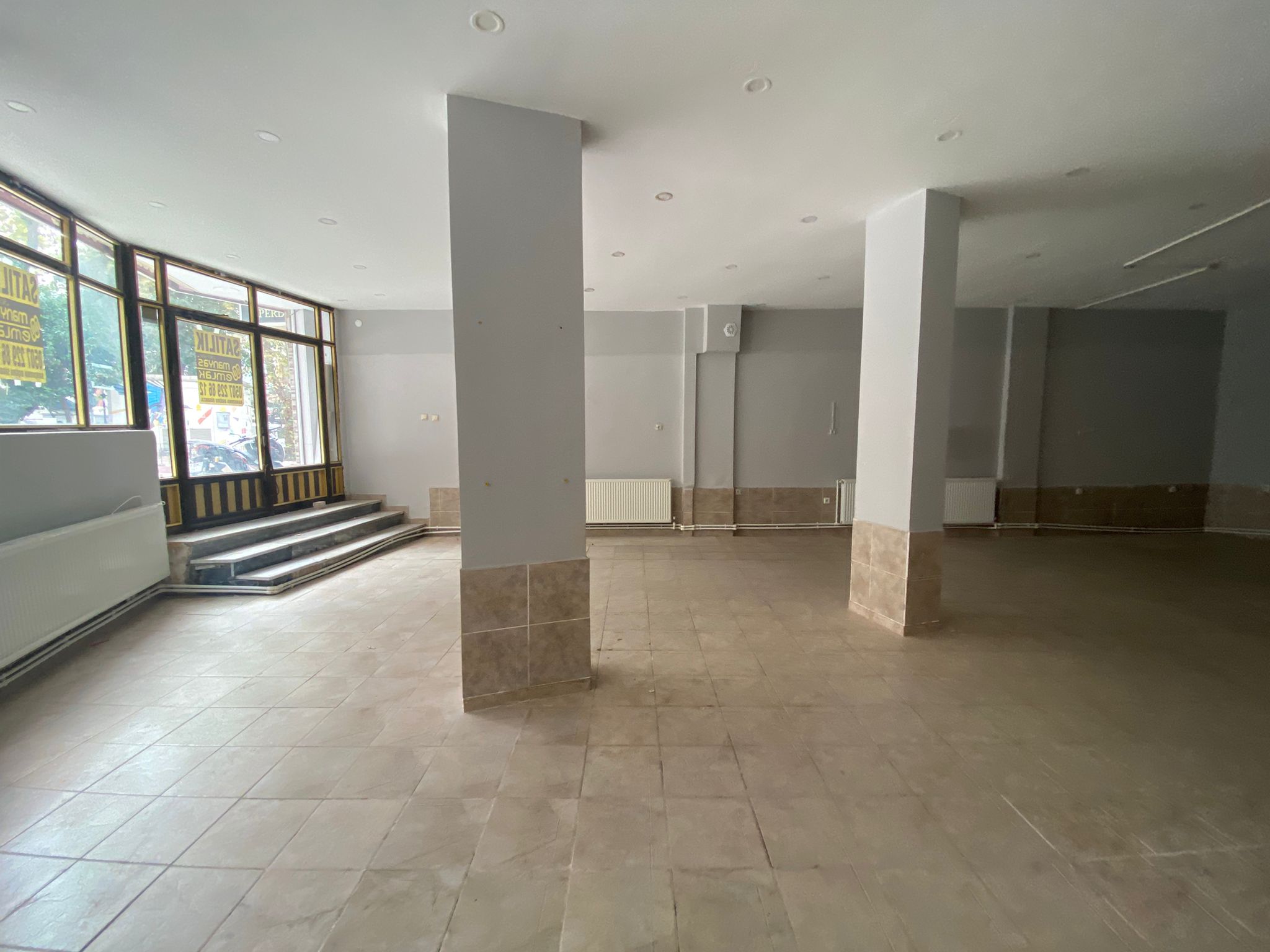 MANYAS EMLAKTAN SUNULLAH MAH. MEYDANDA 150M2 SATILIK DÜKKAN
