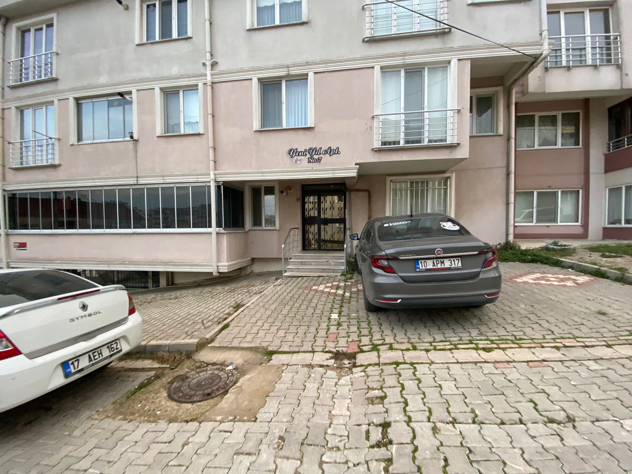 MANYAS EMLAKTAN SUNULLAH MAH.GENİŞ FERAH 2+1 100M2 SATILIK DAİRE