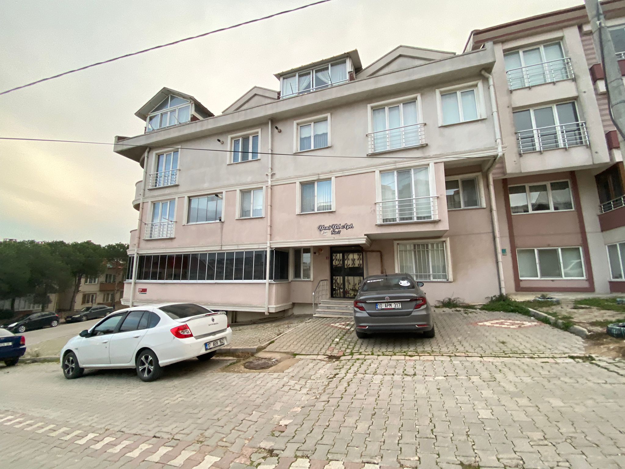 MANYAS EMLAKTAN SUNULLAH MAH.GENİŞ FERAH 2+1 100M2 SATILIK DAİRE