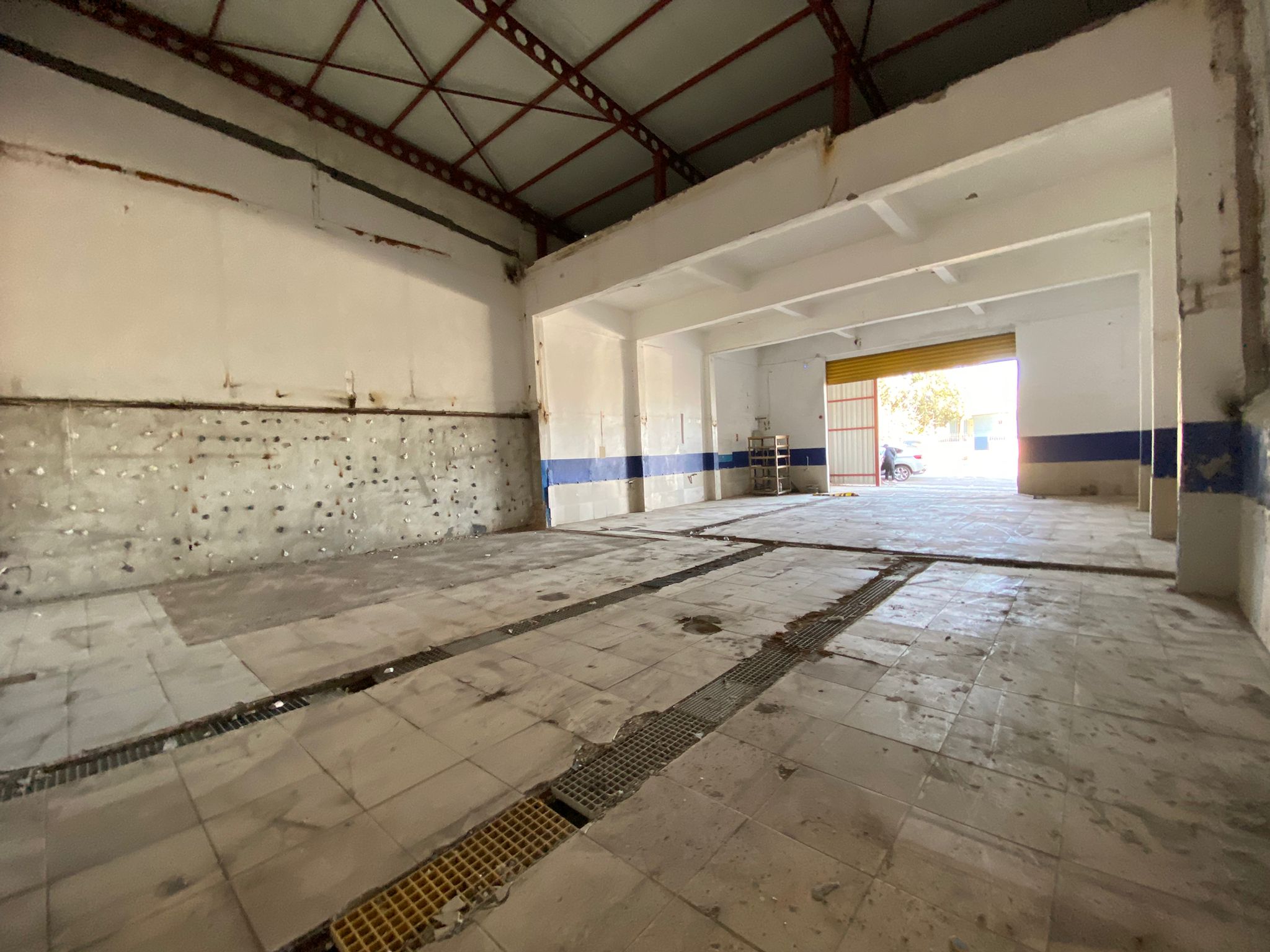 SD4 MANYAS EMLAKTAN SANAYİ GİRİŞİNDE KUPON 251M2 SATILIK DÜKKAN