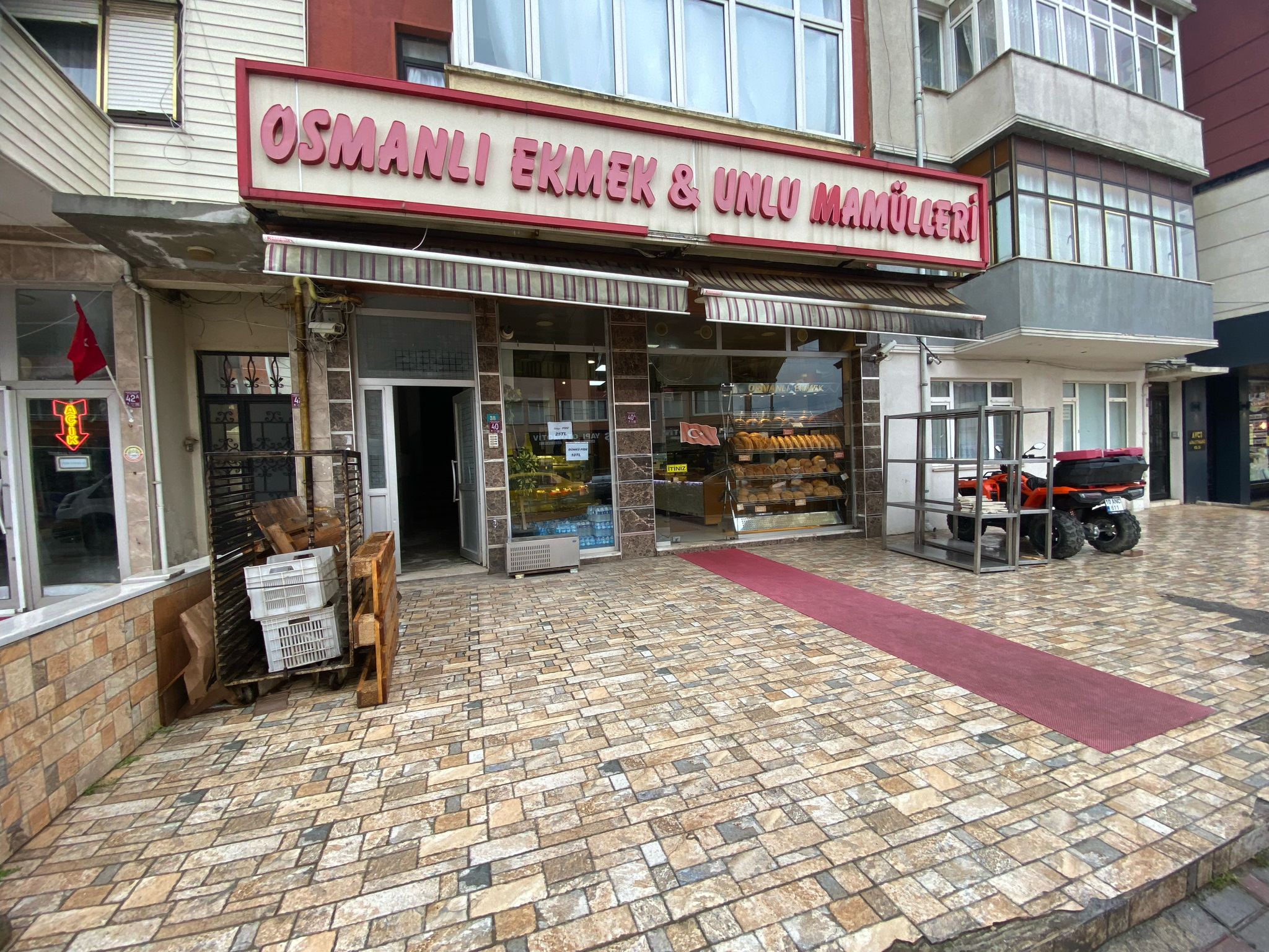 S1 MANYAS EMLAKTAN İHSANİYE MAH.CADDE ÜZERİ 250M2 SATILIK DÜKKAN