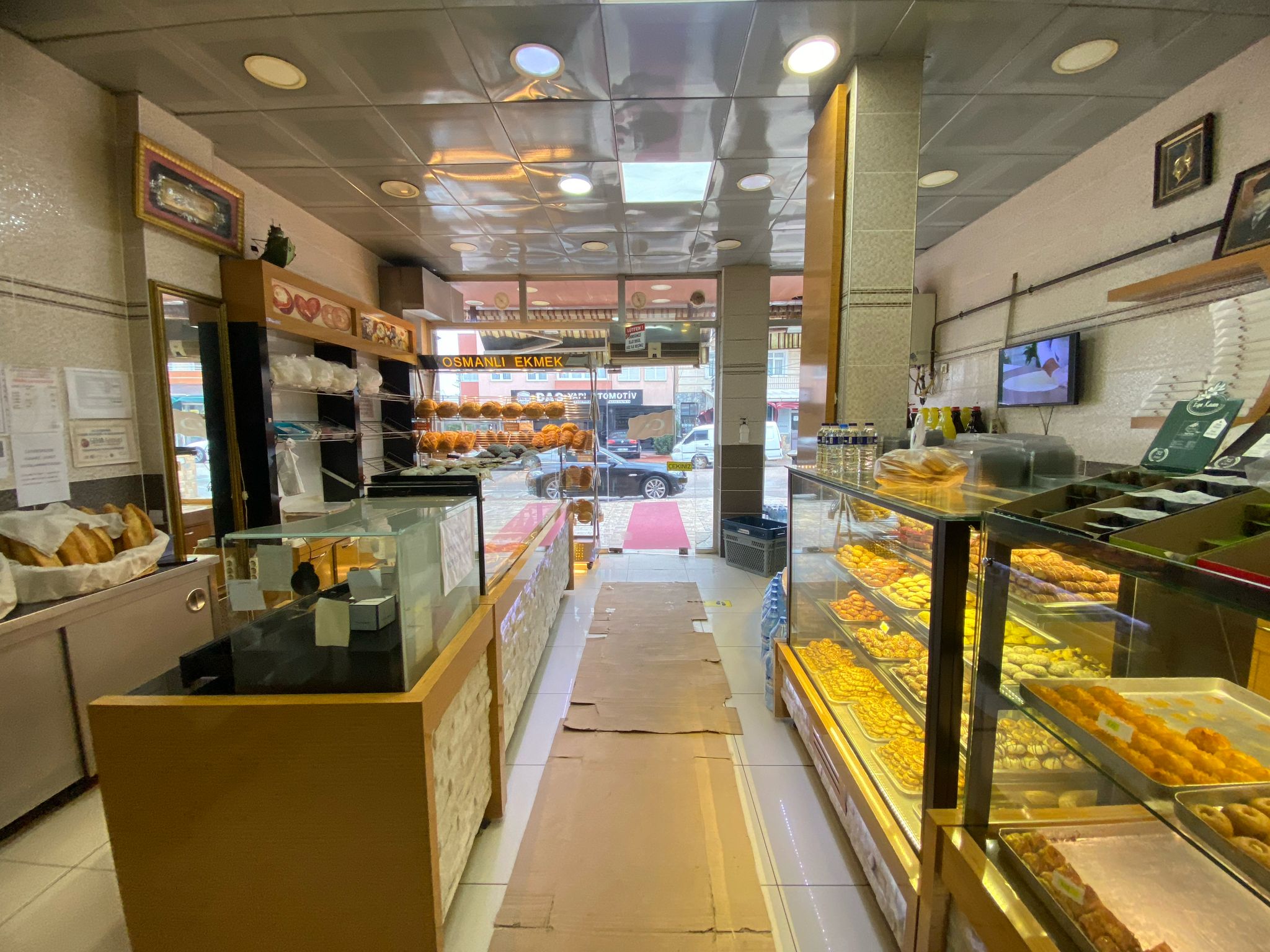 S1 MANYAS EMLAKTAN İHSANİYE MAH.CADDE ÜZERİ 250M2 SATILIK DÜKKAN