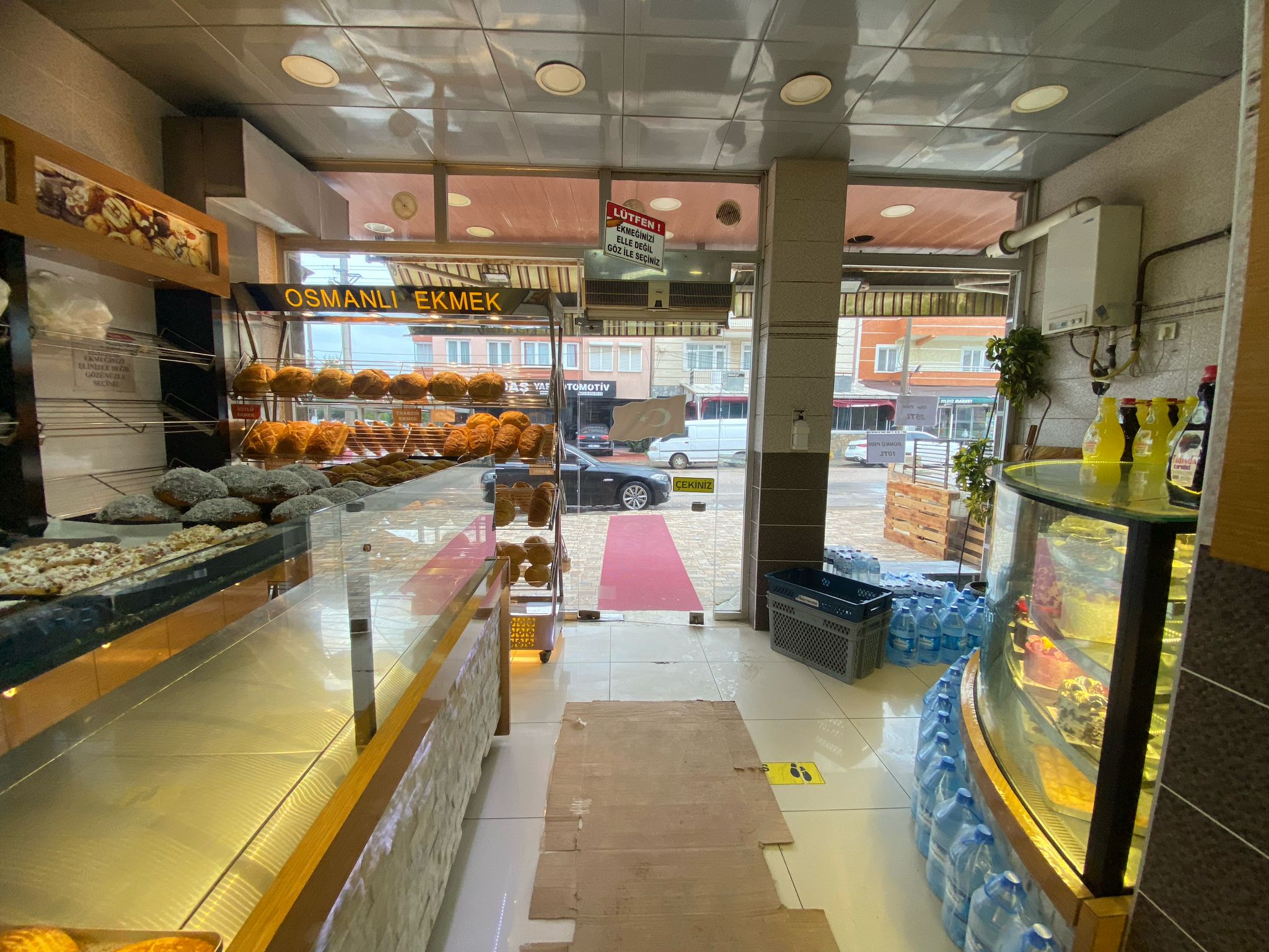 S1 MANYAS EMLAKTAN İHSANİYE MAH.CADDE ÜZERİ 250M2 SATILIK DÜKKAN