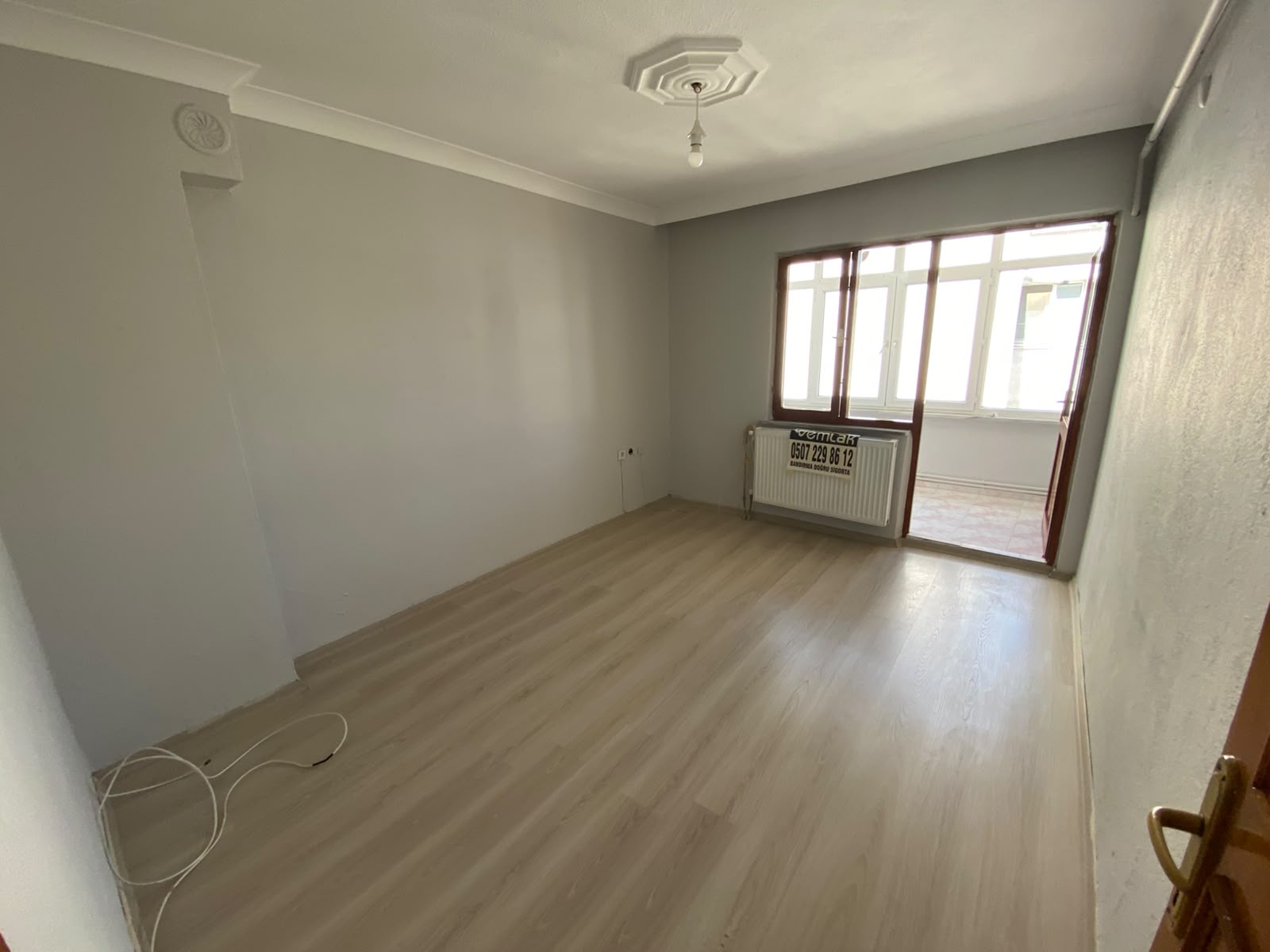 MANYAS EMLAKTAN 17 EYLÜL MAH. 3+1 120M2 ARA KAT KİRALIK DAİRE