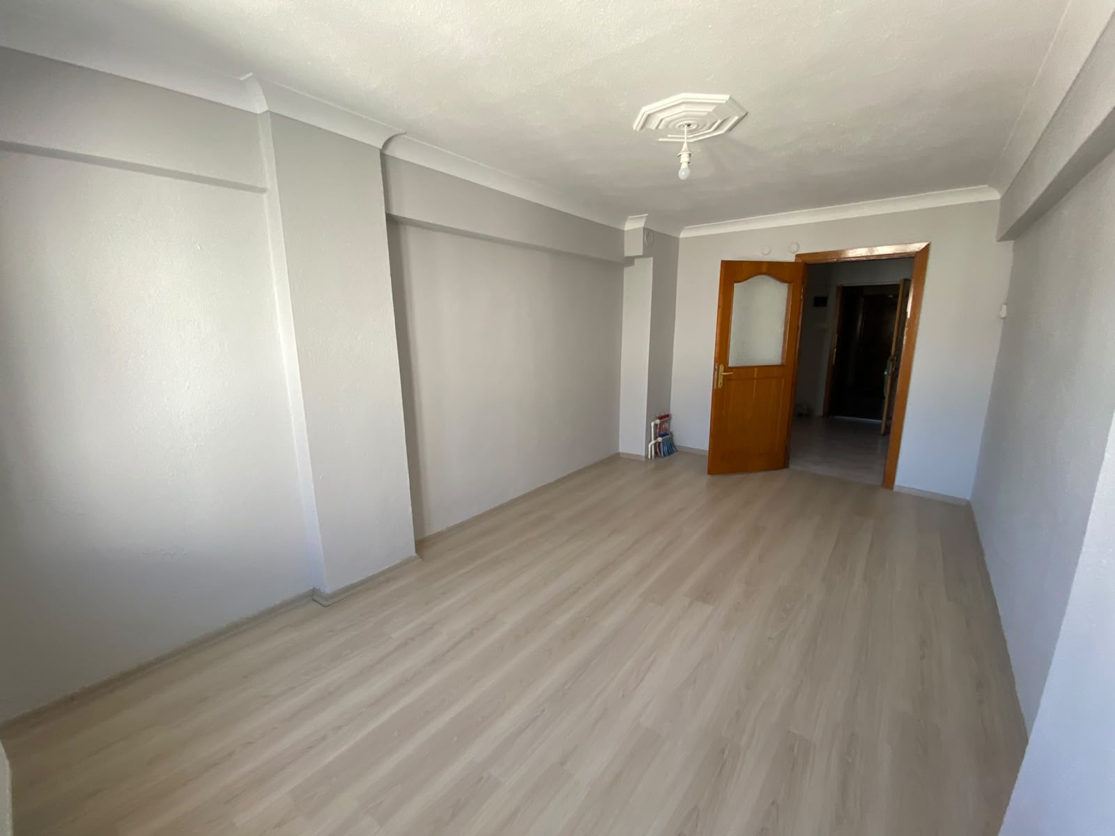 MANYAS EMLAKTAN 17 EYLÜL MAH. 3+1 120M2 ARA KAT KİRALIK DAİRE