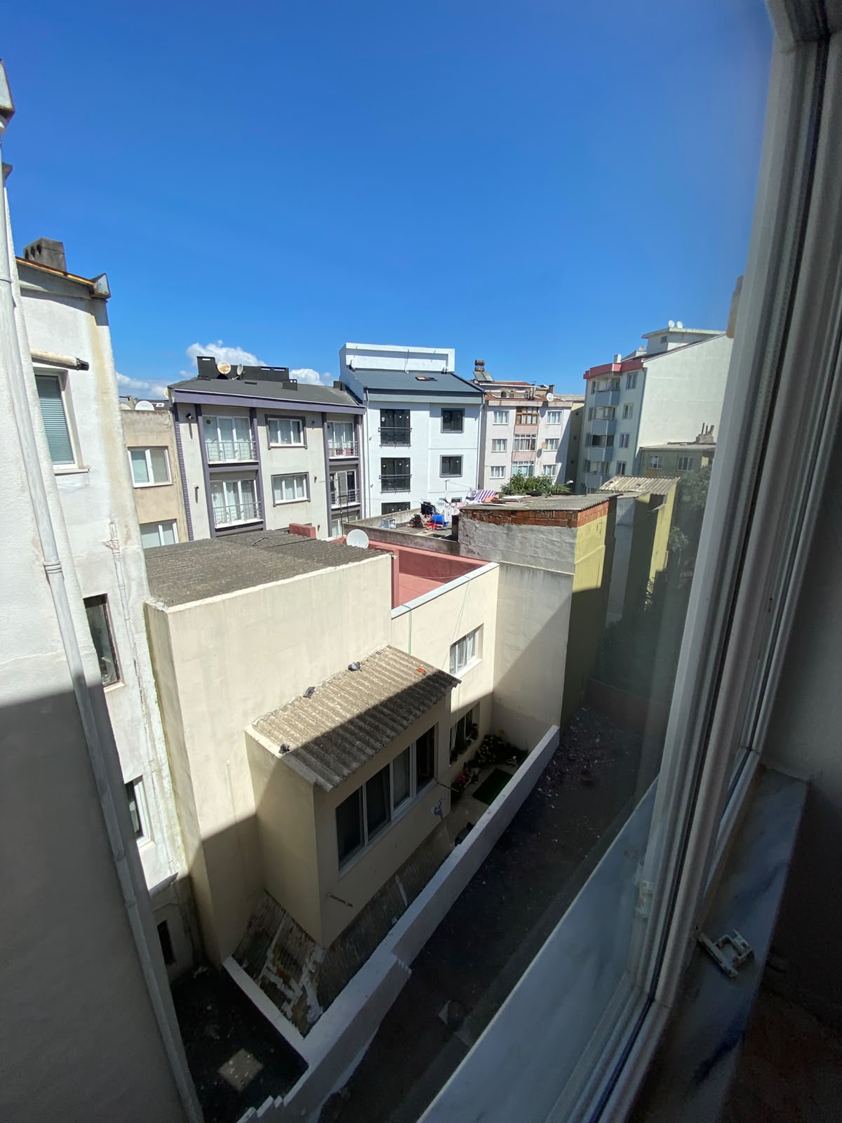 MANYAS EMLAKTAN 17 EYLÜL MAH. 3+1 120M2 ARA KAT KİRALIK DAİRE
