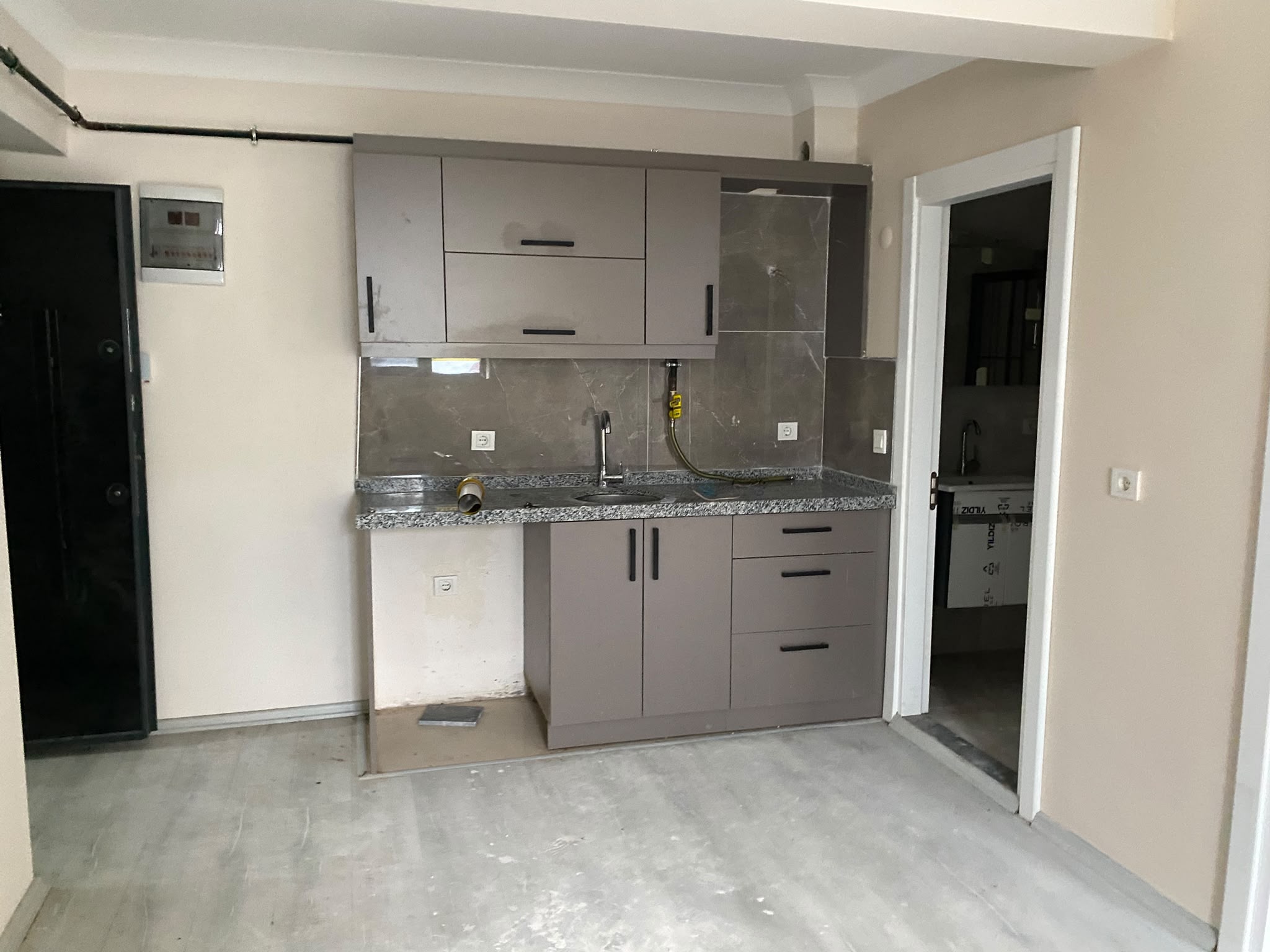 MANYAS EMLAKTAN YENİ MAH. GİRİŞ KAT 1+1 50M2 KİRALIK DAİRE