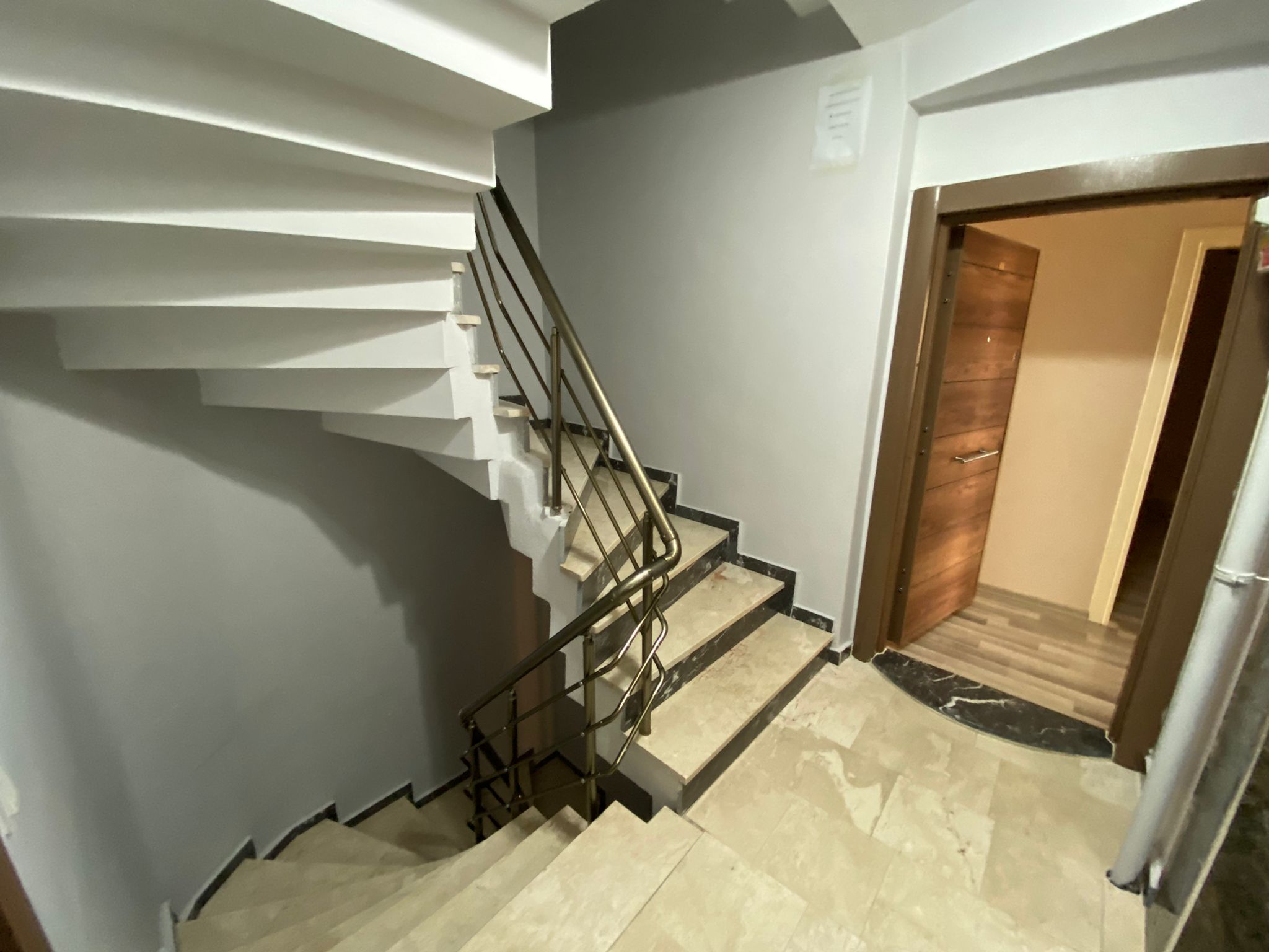 MANYAS EMLAKTAN ÇINARLI MAH. 3+1 130M2 ARA KAT SATILIK DAİRE